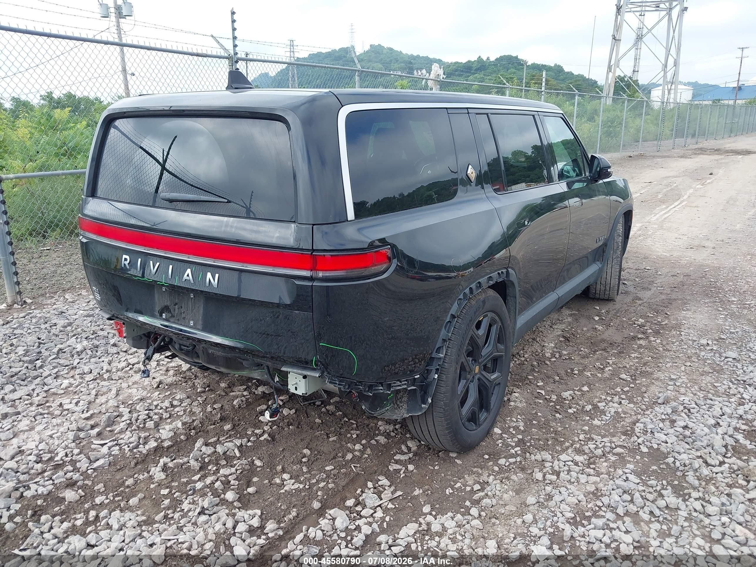 2025 Rivian R1S VIN 7PDSGBBA8SN065411 IAAI salvage auction — Rear End, Salvage (Pennsylvania), sold $30,250 on 2026-08-19 (photo 4)