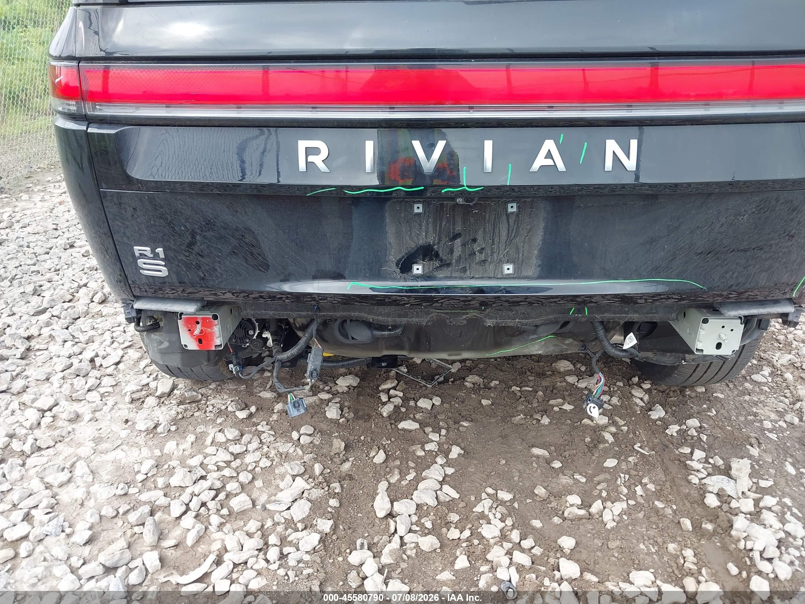2025 Rivian R1S VIN 7PDSGBBA8SN065411 IAAI salvage auction — Rear End, Salvage (Pennsylvania), sold $30,250 on 2026-08-19 (photo 6)