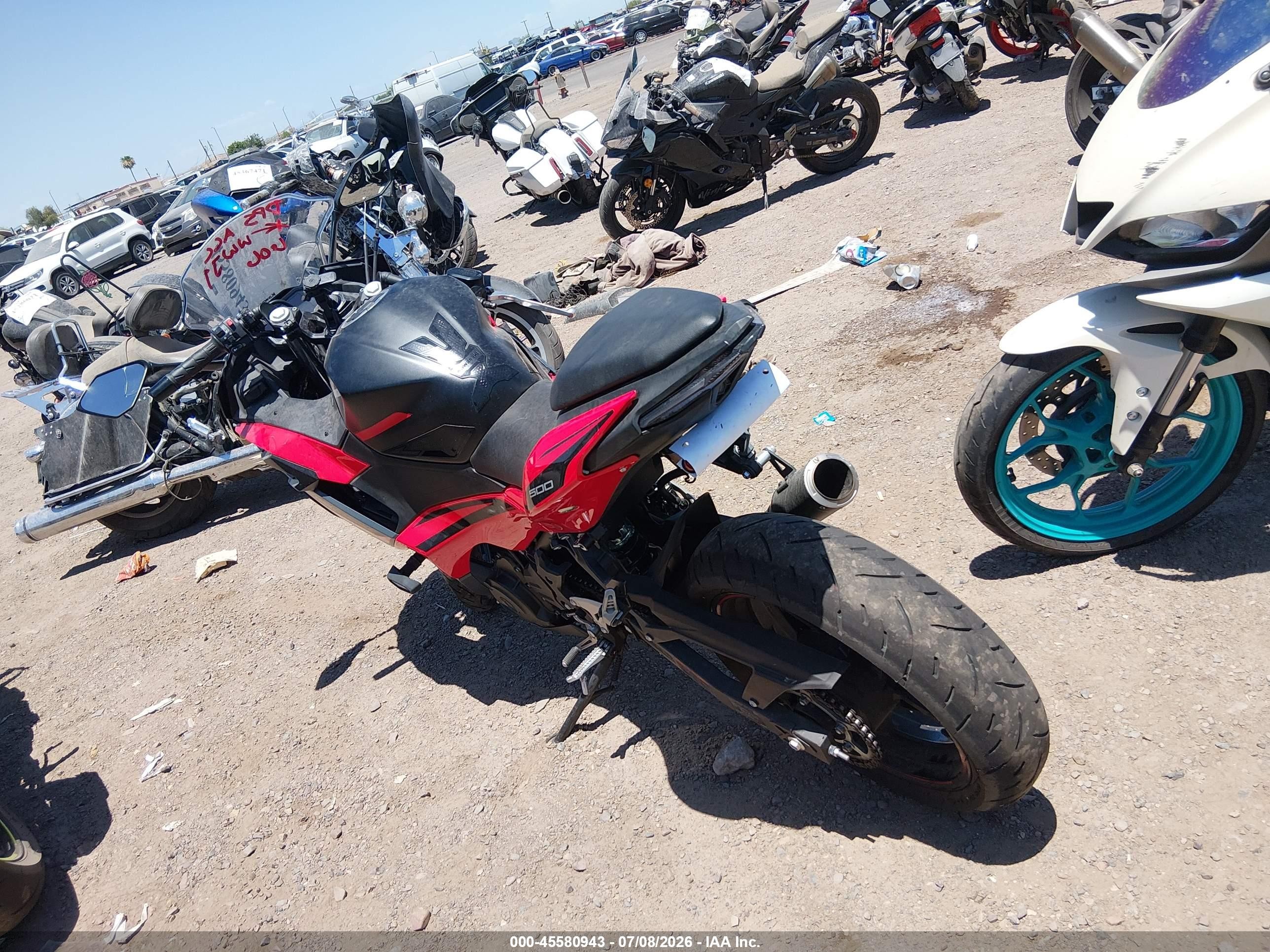 2025 Kawasaki Ninja VIN ML5EXGJ16SDA55479 IAAI salvage auction — Side, Salvage (Arizona), sold $1,050 on 2026-09-09 (photo 3)