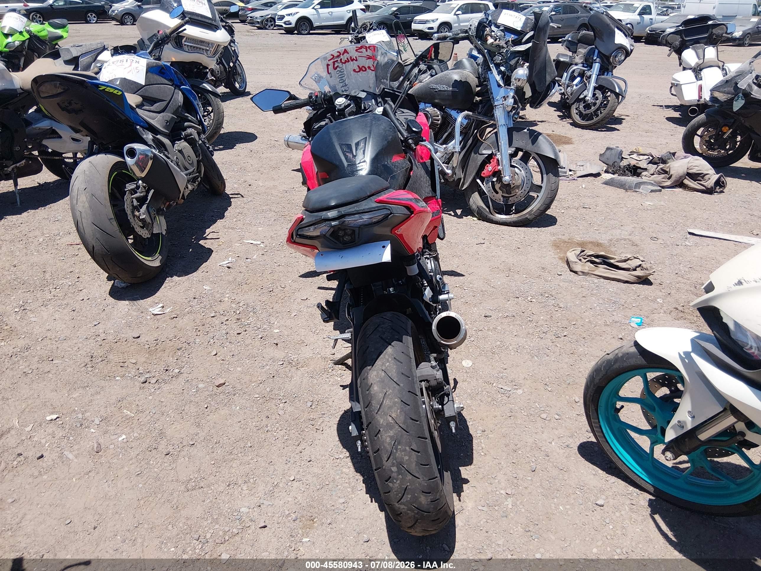 2025 Kawasaki Ninja VIN ML5EXGJ16SDA55479 IAAI salvage auction — Side, Salvage (Arizona), sold $1,050 on 2026-09-09 (photo 6)
