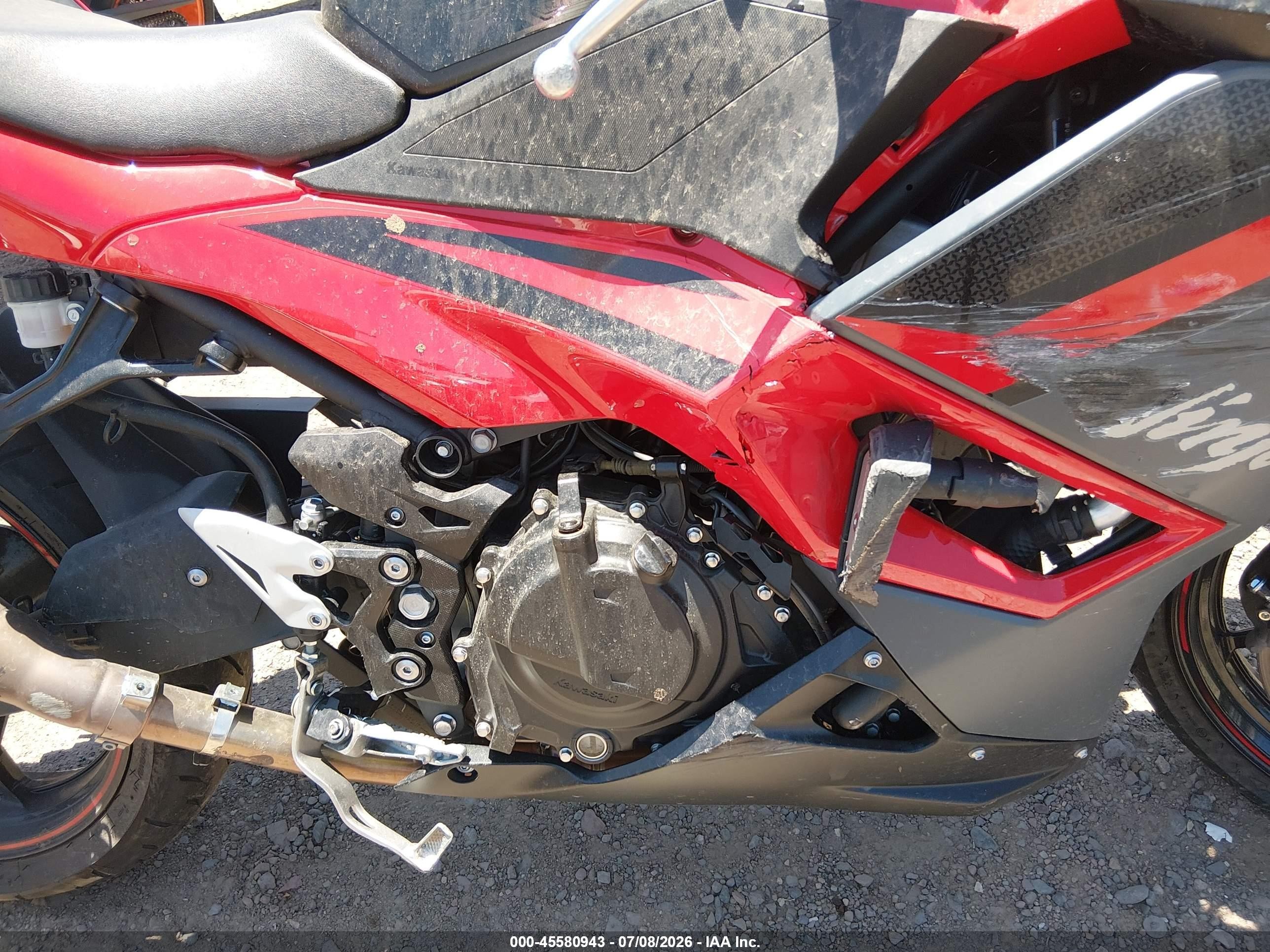 2025 Kawasaki Ninja VIN ML5EXGJ16SDA55479 IAAI salvage auction — Side, Salvage (Arizona), sold $1,050 on 2026-09-09 (photo 8)