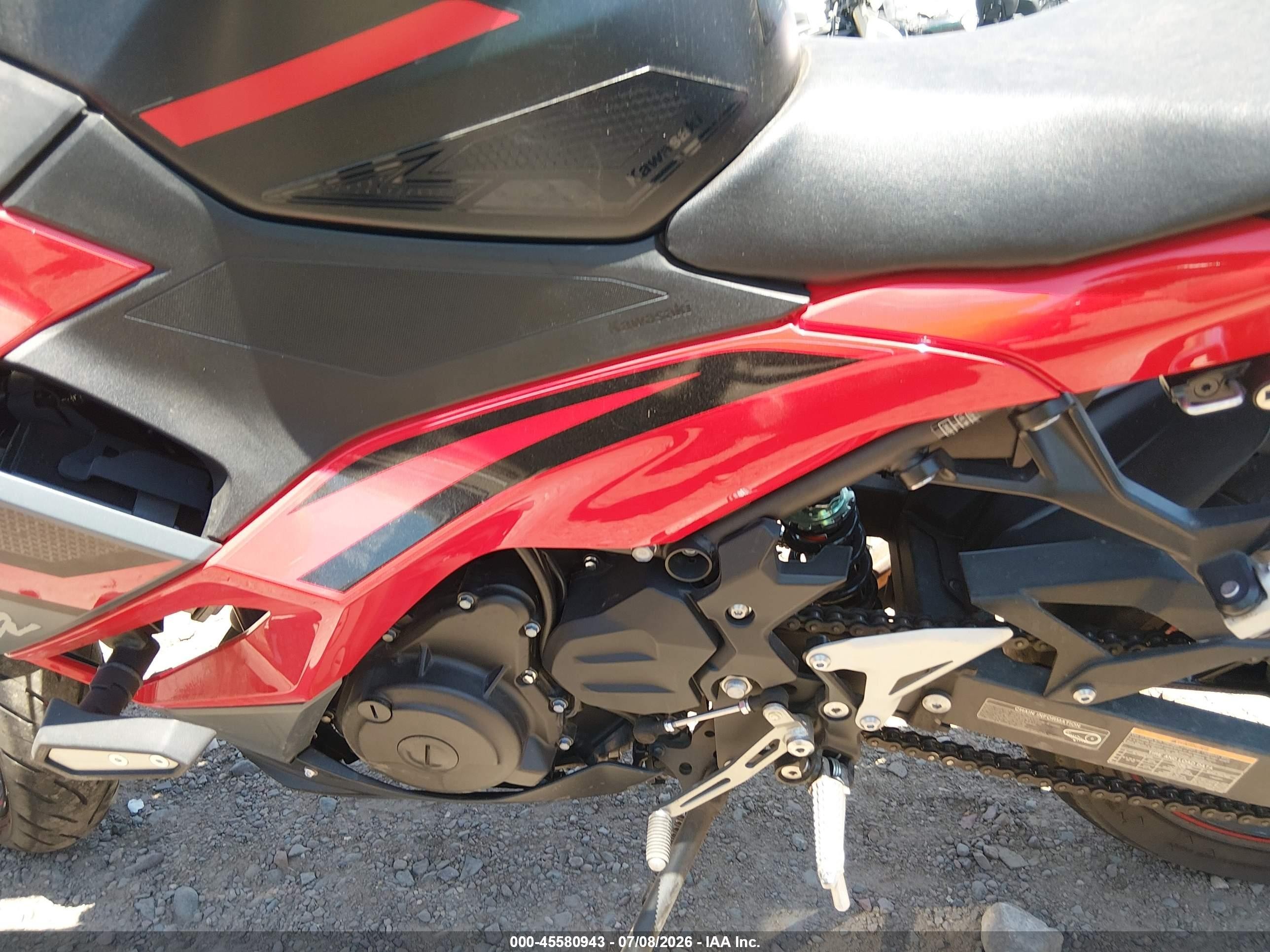 2025 Kawasaki Ninja VIN ML5EXGJ16SDA55479 IAAI salvage auction — Side, Salvage (Arizona), sold $1,050 on 2026-09-09 (photo 9)