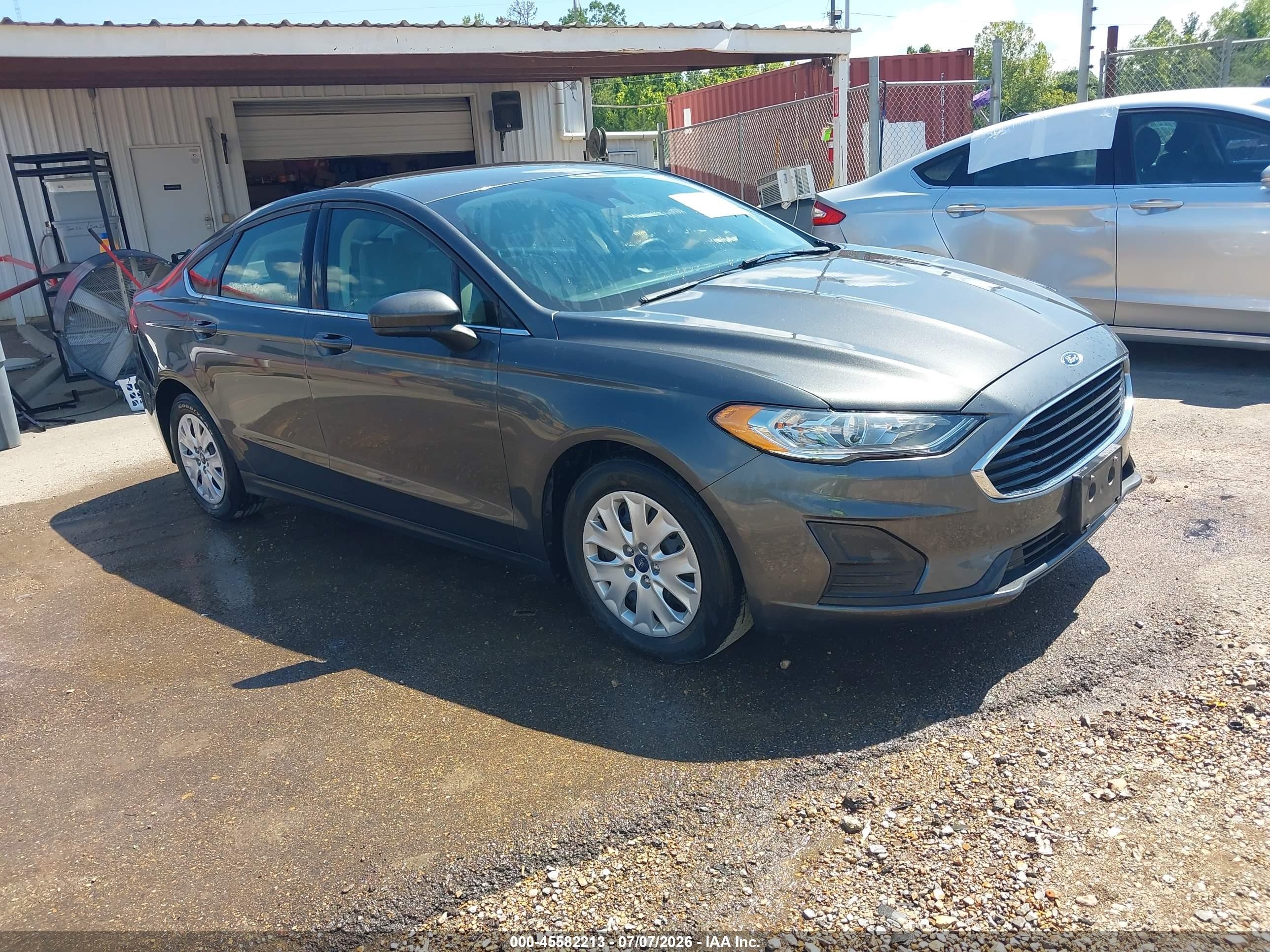 2020 Ford Fusion VIN 3FA6P0G76LR201579 — IAAI salvage auction photo