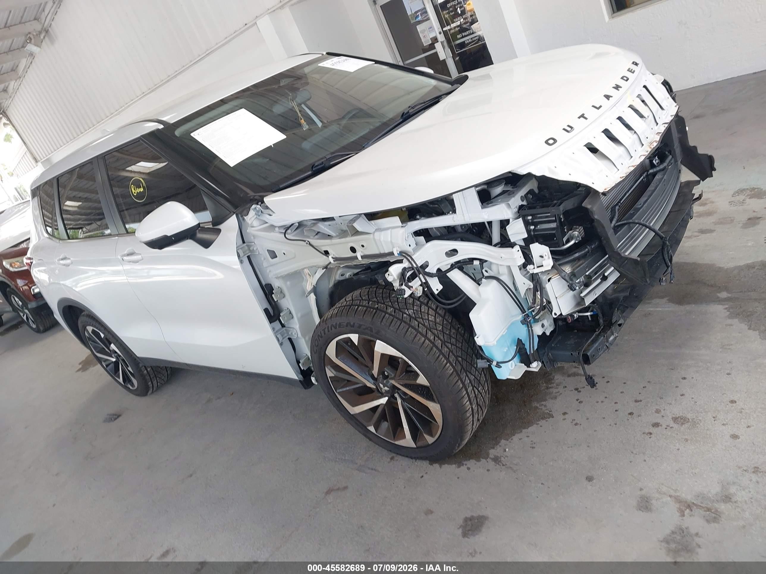2022 Mitsubishi Outlander VIN JA4J3UA84NZ084201 — IAAI salvage auction photo