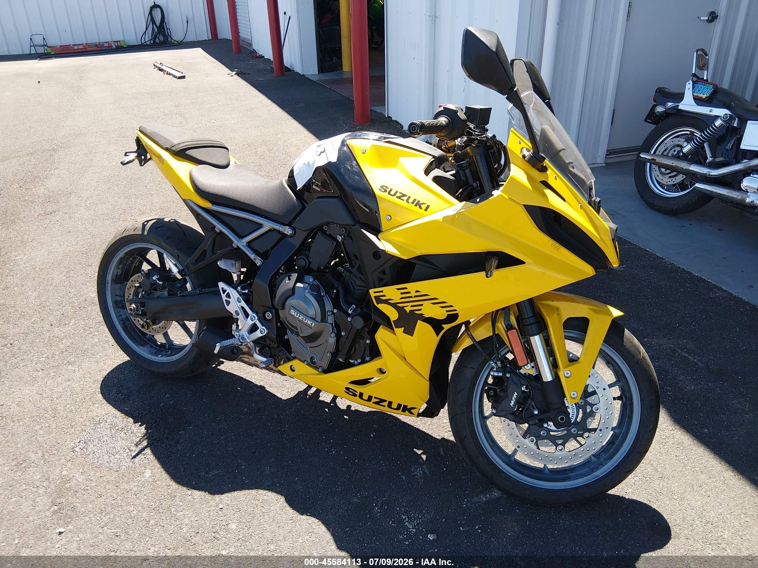 2025 Suzuki Gsx VIN JS1EM13B6S7100444 IAAI salvage auction — Unknown, Salvage (Nevada), sold $2,900 on 2026-09-09 (photo 1)