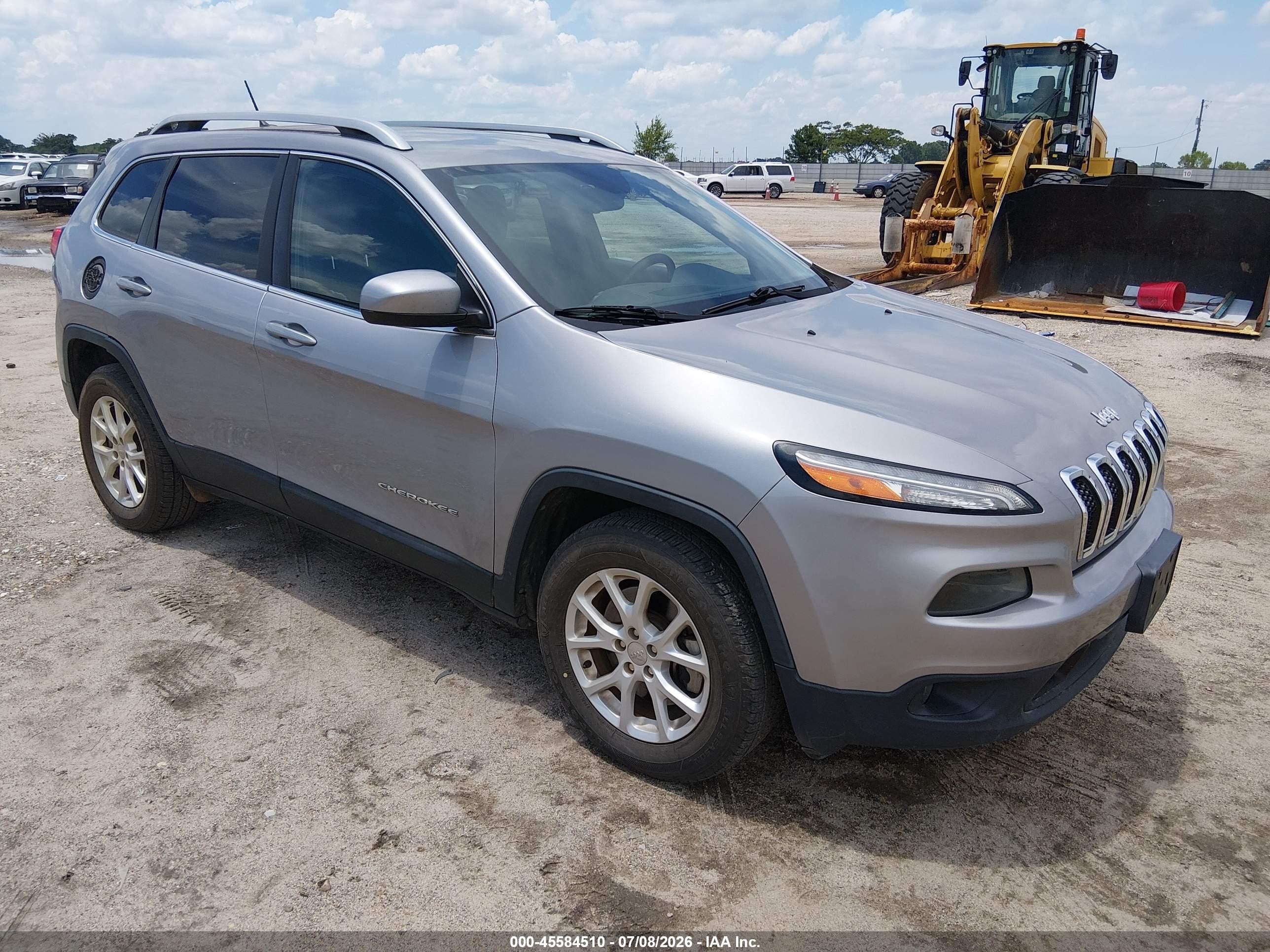 2018 Jeep Cherokee VIN 1C4PJMCB6JD528555 — IAAI salvage auction photo