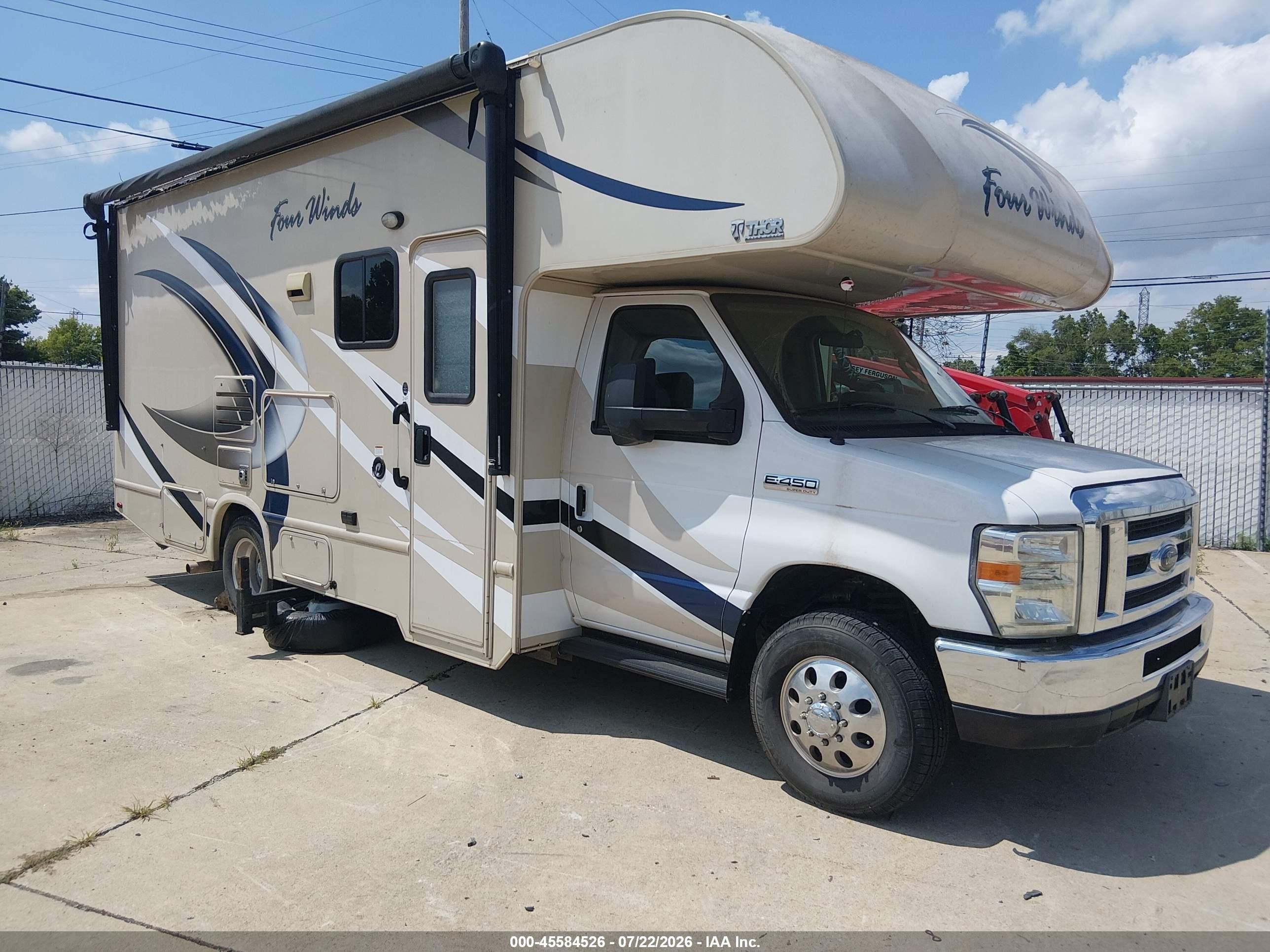 2017 Ford E-450 VIN 1FDXE4FS8HDC24701 — IAAI salvage auction photo