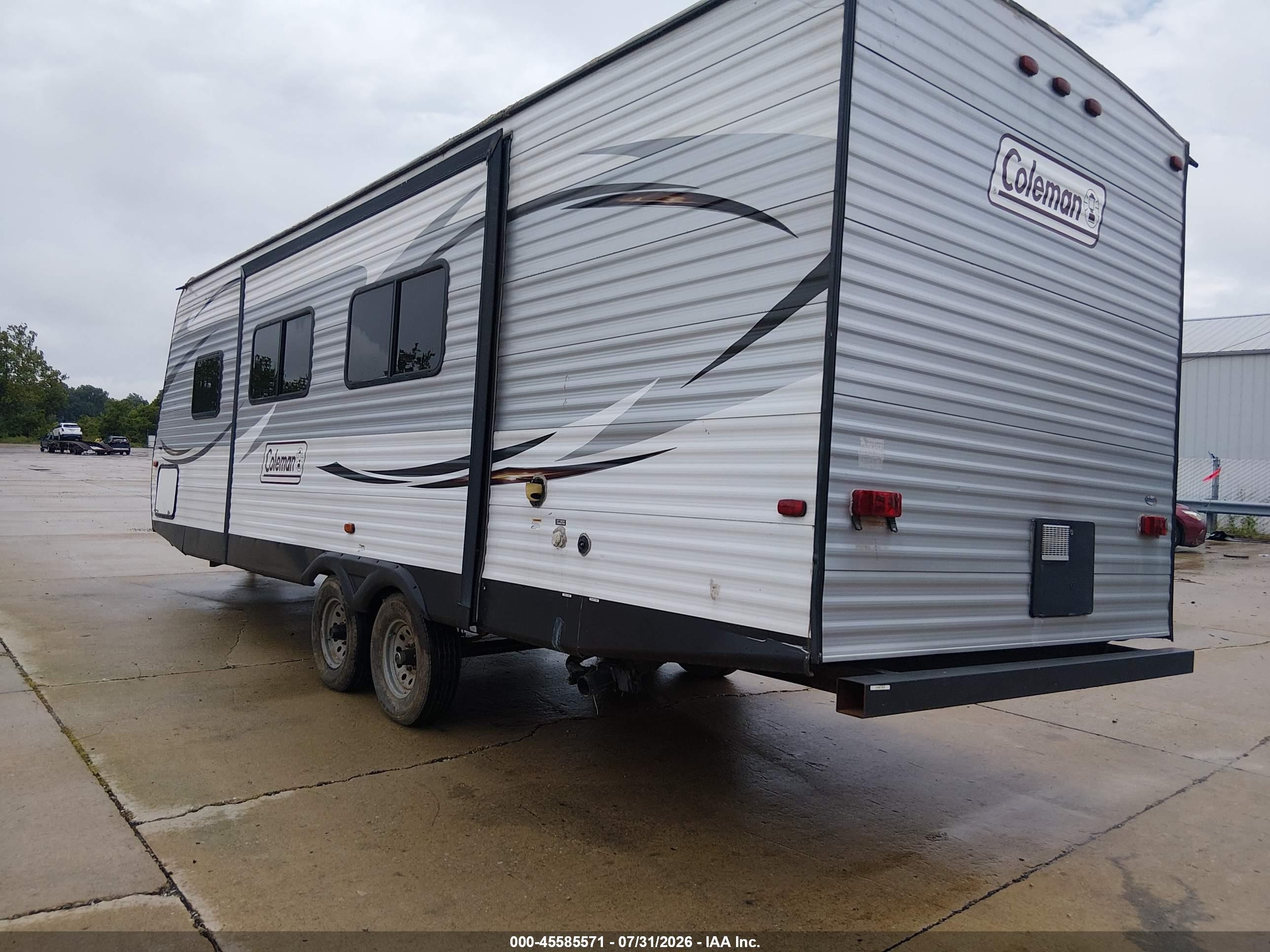 2015 Keystone Coleman VIN 4YDT26228FH932124 IAAI salvage auction — Side, Salvage (Illinois), sold $1,050 on 2026-09-16 (photo 3)