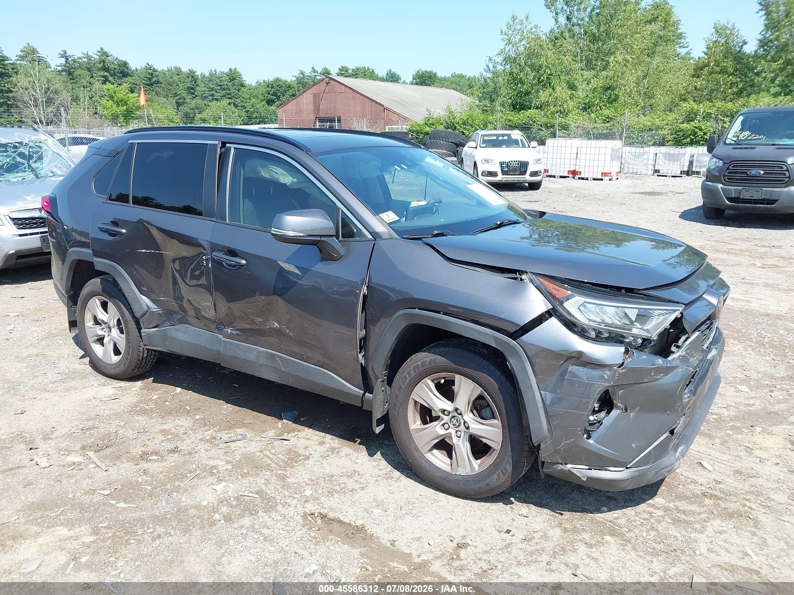 2020 Toyota RAV4 VIN JTMP1RFV3LJ029073 — IAAI salvage auction photo