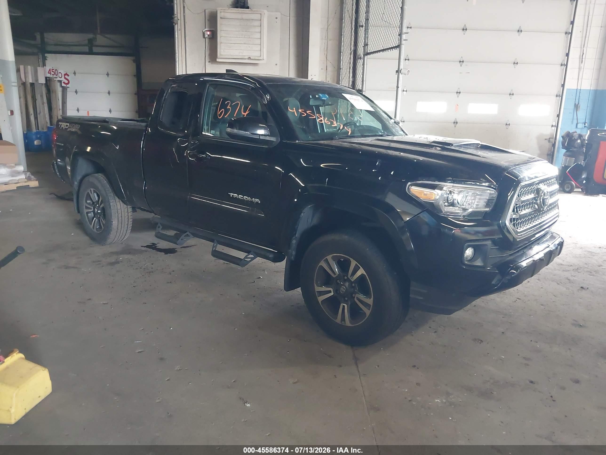 2017 Toyota Tacoma VIN 5TFSZ5AN2HX115840 — IAAI salvage auction photo