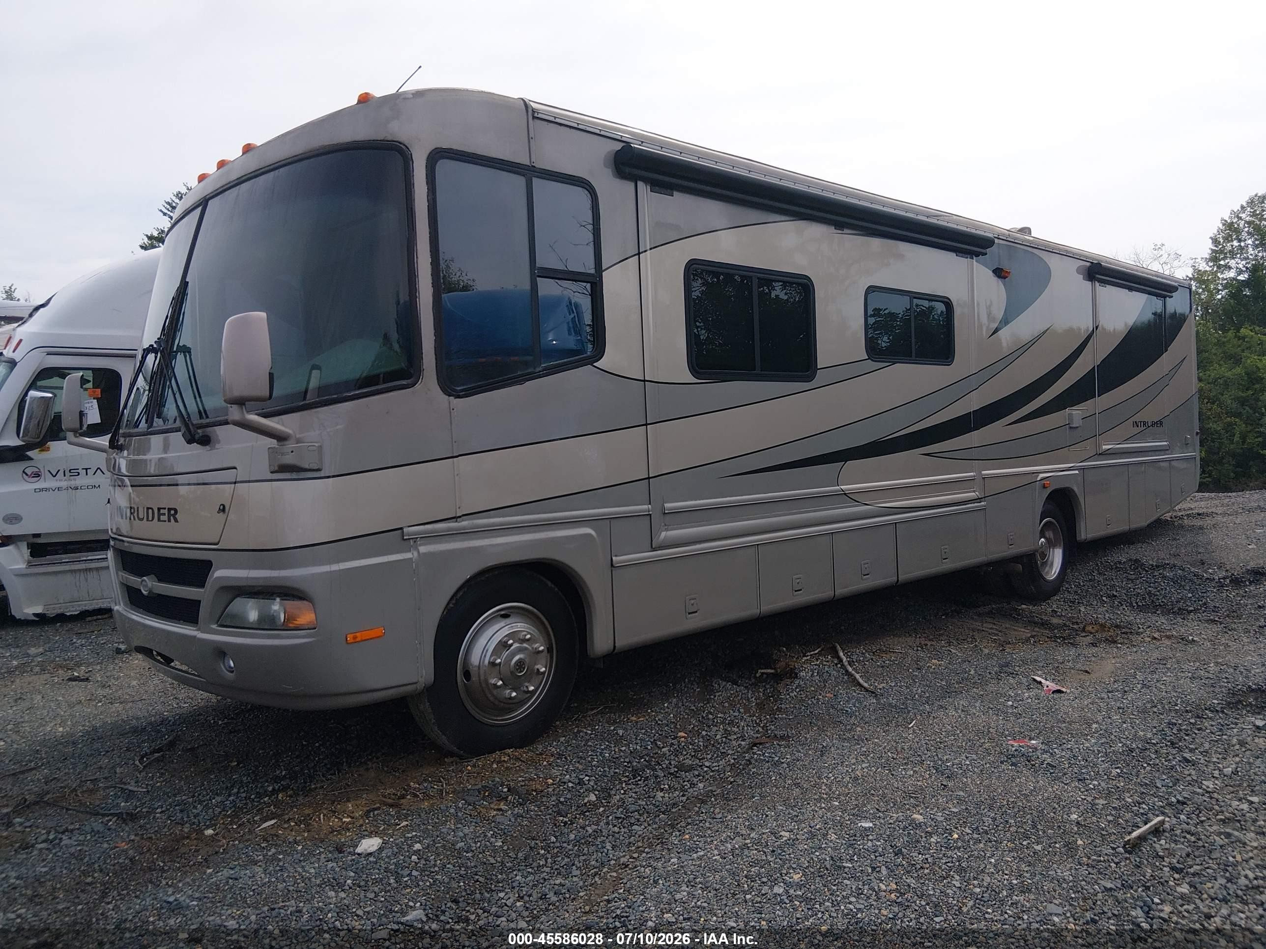 2005 Workhorse Custom Chassis Motorhome Chassis VIN 5B4MP67G453402845 IAAI salvage auction — Side, Salvage (Virginia), sold $30,000 on 2026-09-10 (photo 2)