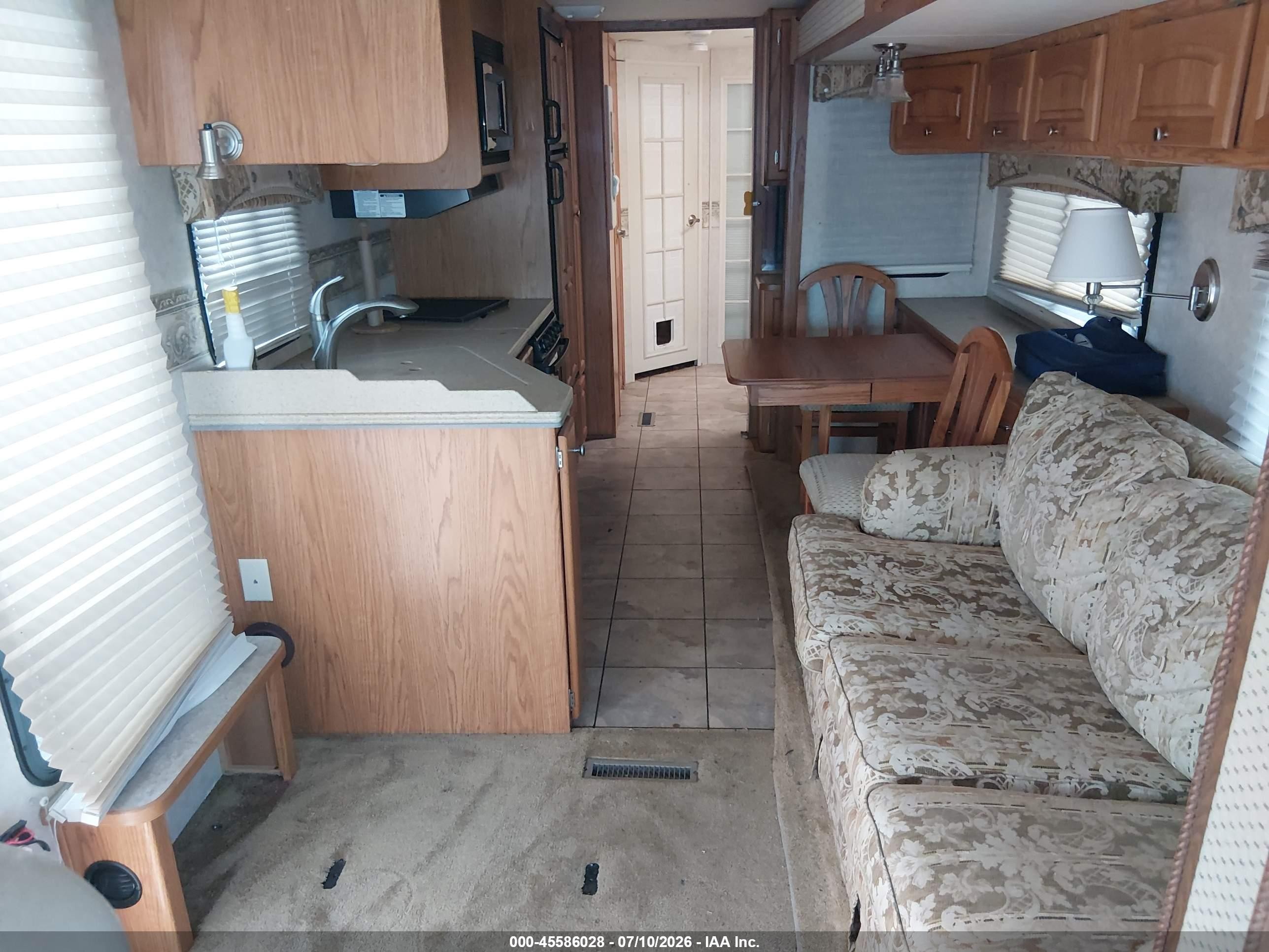 2005 Workhorse Custom Chassis Motorhome Chassis VIN 5B4MP67G453402845 IAAI salvage auction — Side, Salvage (Virginia), sold $30,000 on 2026-09-10 (photo 8)