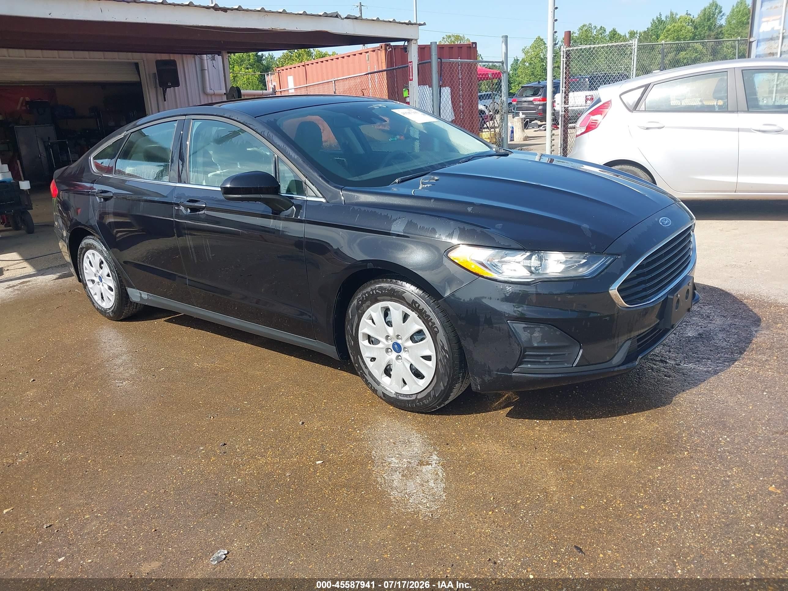 2020 Ford Fusion VIN 3FA6P0G76LR231908 — IAAI salvage auction photo