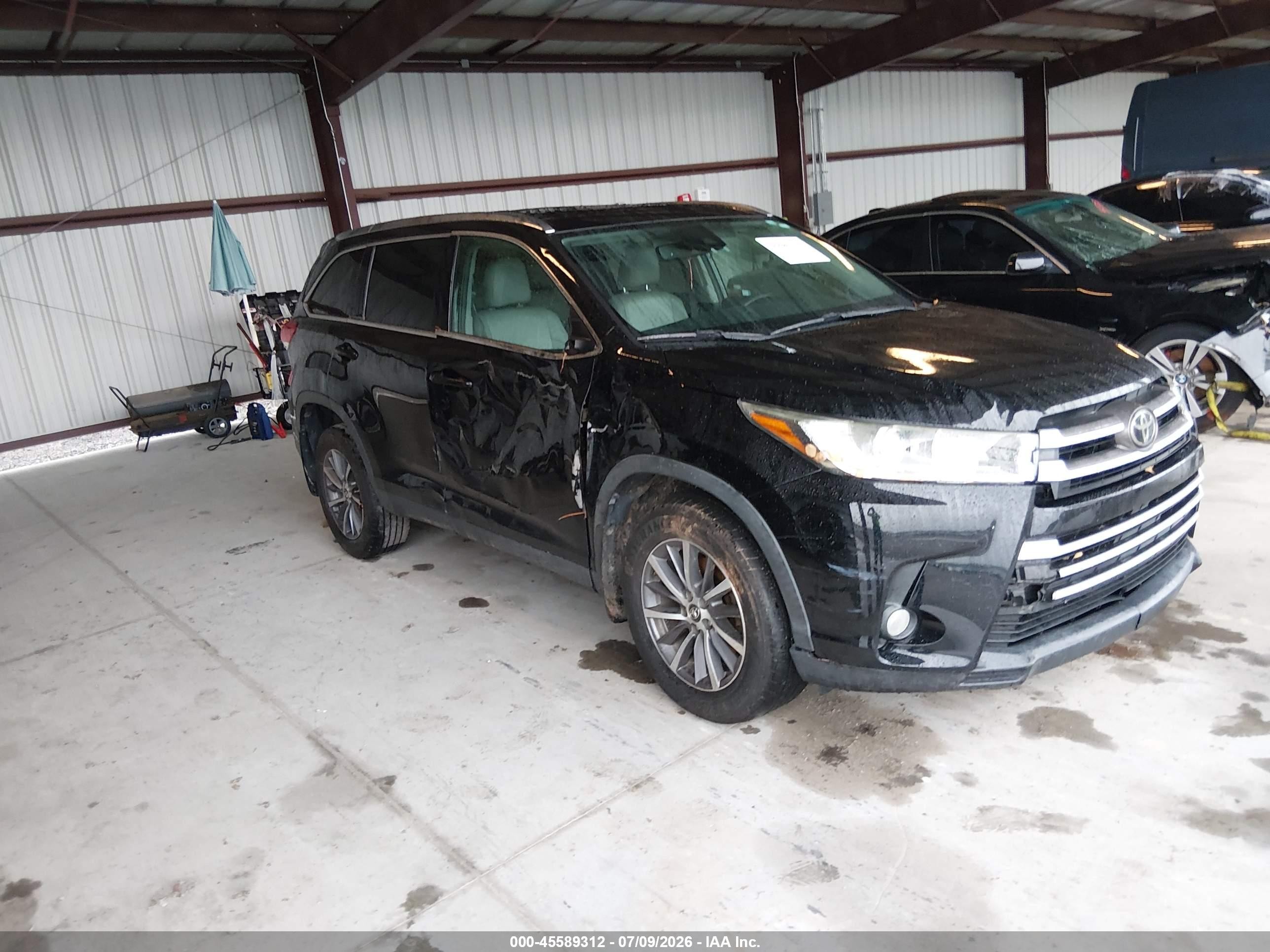 2019 Toyota Highlander VIN 5TDJZRFH5KS613632 — IAAI salvage auction photo