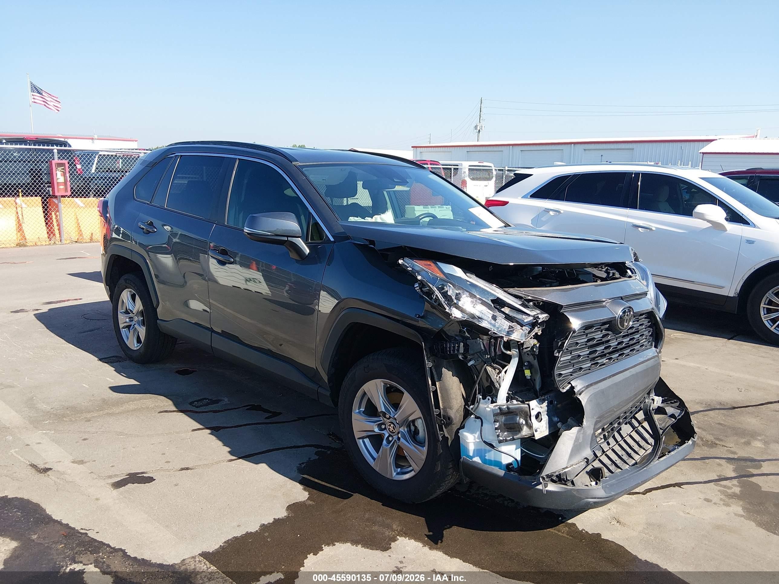 2022 Toyota RAV4 VIN 2T3W1RFV9NW235403 — IAAI salvage auction photo