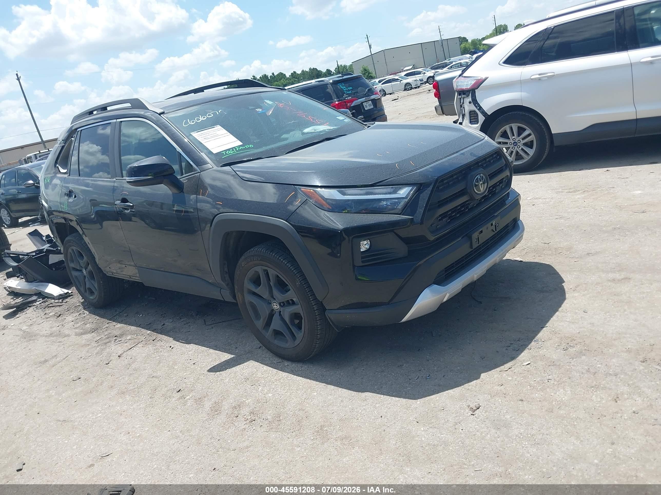 2024 Toyota RAV4 VIN 2T3J1RFV1RW472046 — IAAI salvage auction photo