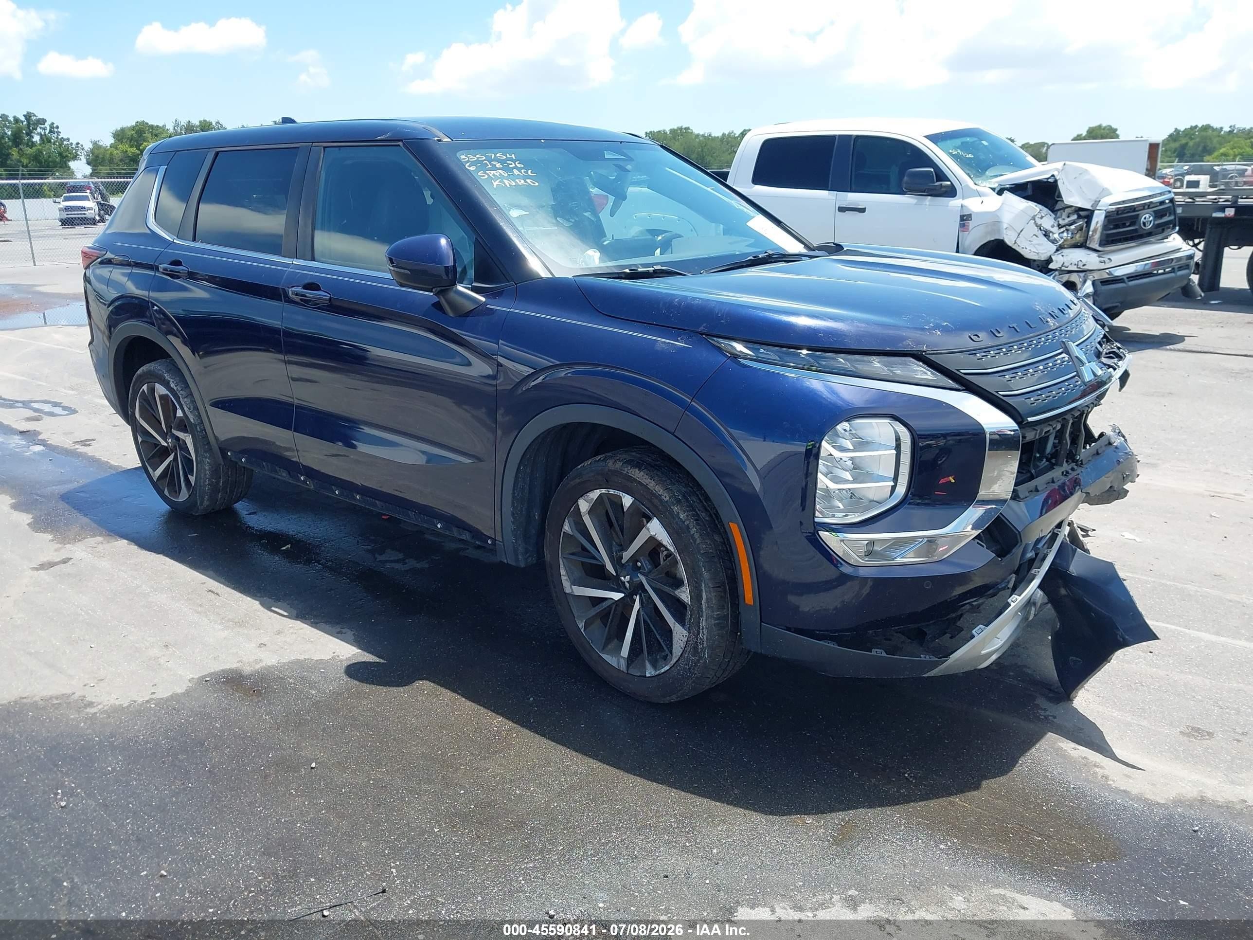2022 Mitsubishi Outlander VIN JA4J3UA83NZ011403 IAAI salvage auction — Front End, Rebuildable (Florida), sold $4,050 on 2026-09-08 (photo 1)