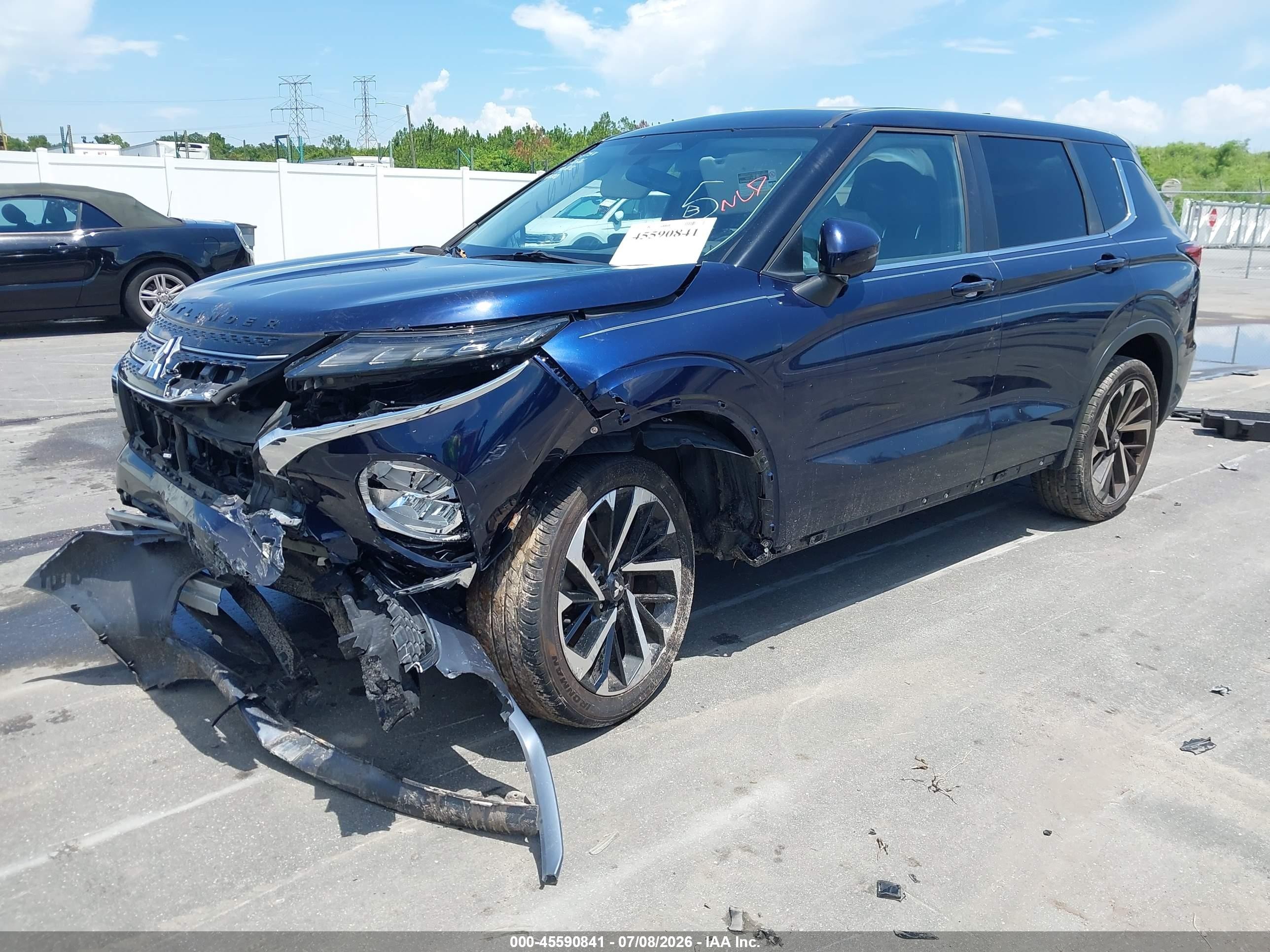 2022 Mitsubishi Outlander VIN JA4J3UA83NZ011403 IAAI salvage auction — Front End, Rebuildable (Florida), sold $4,050 on 2026-09-08 (photo 2)