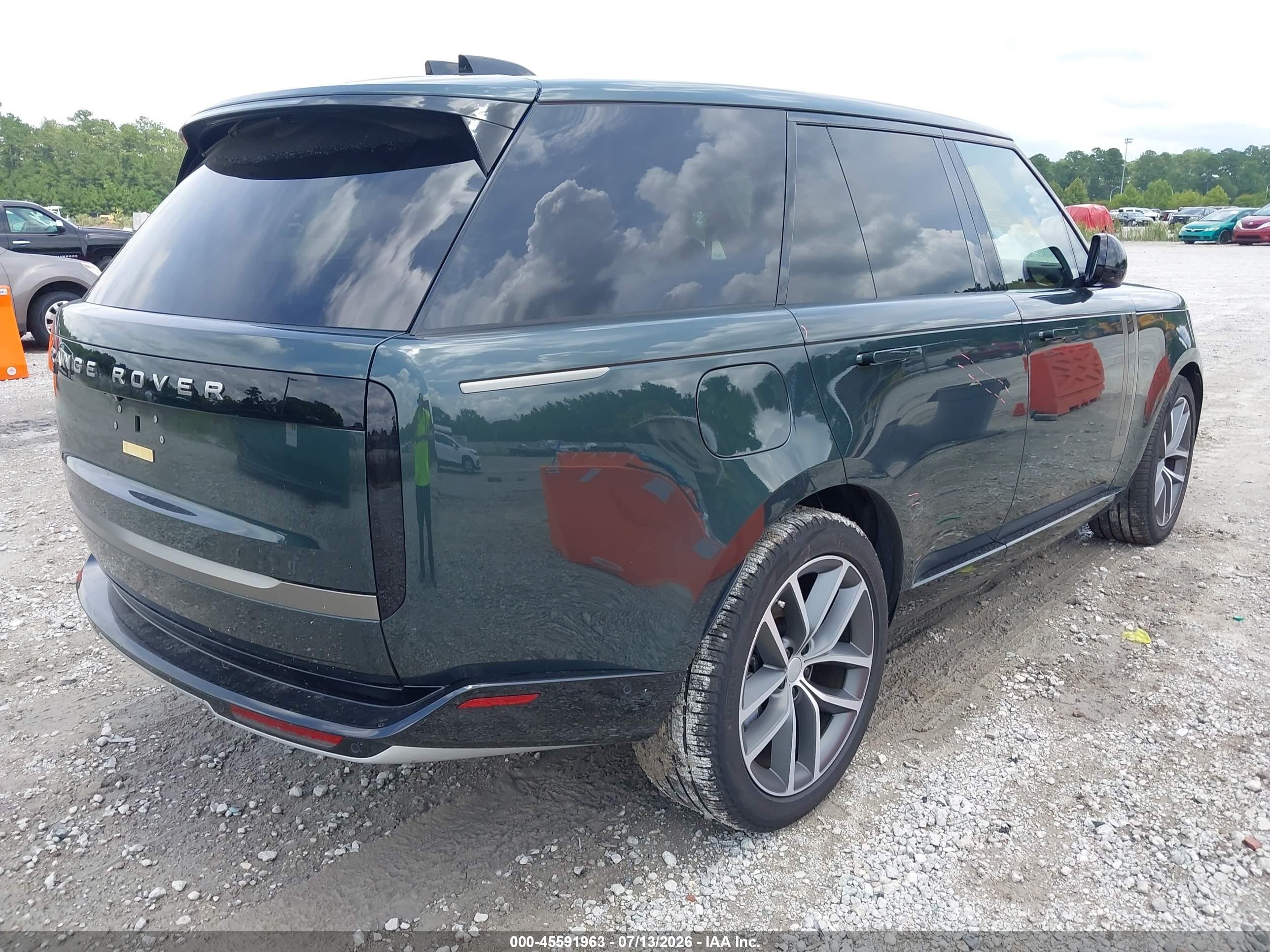2025 Land Rover Range Rover VIN SALKP9E92SA296631 IAAI salvage auction — Unknown, Salvage (North Carolina), sold $71,000 on 2026-08-21 (photo 4)