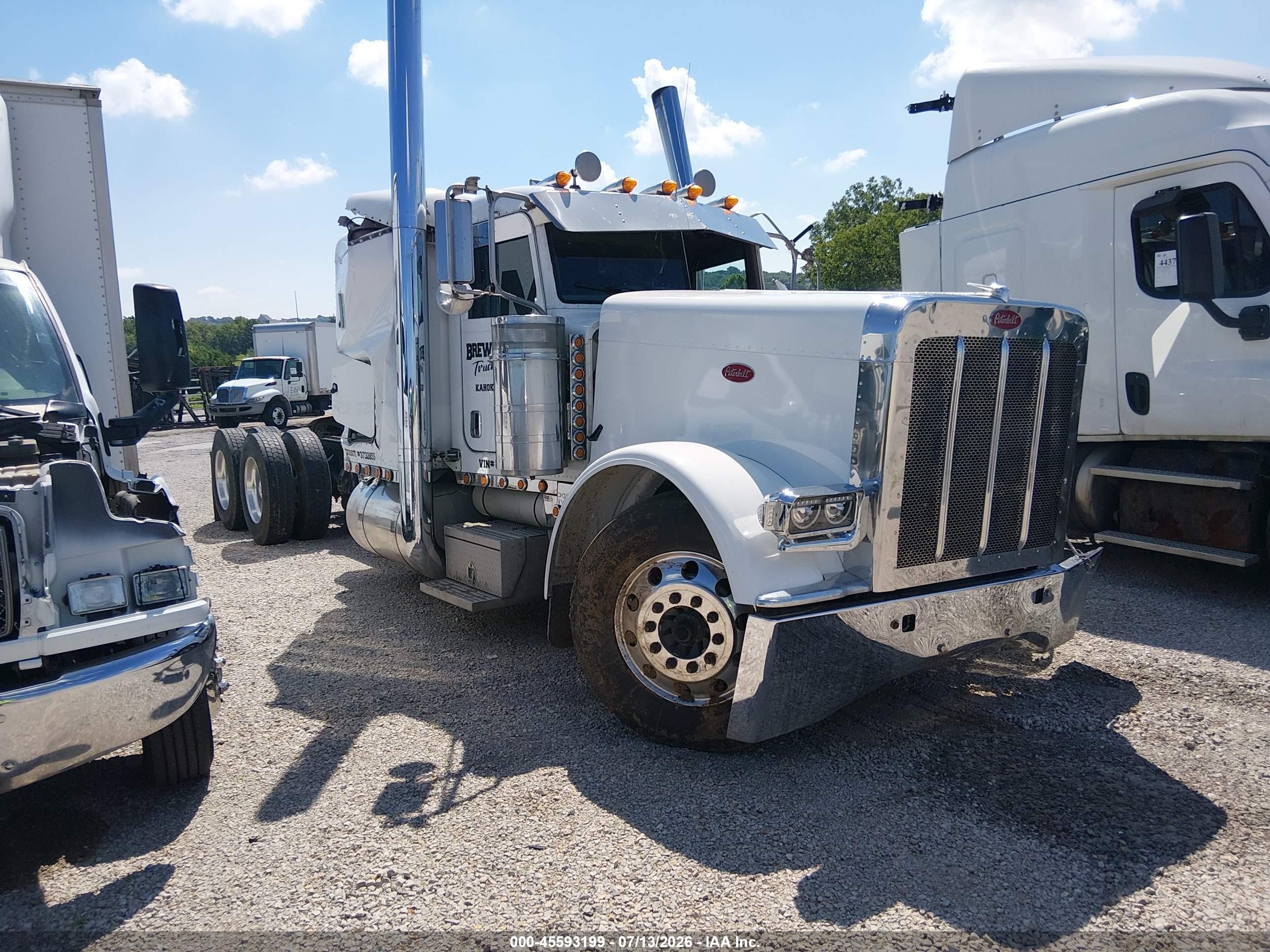 2008 Peterbilt 389 VIN 1XPXDB9X88D762526 — IAAI salvage auction photo