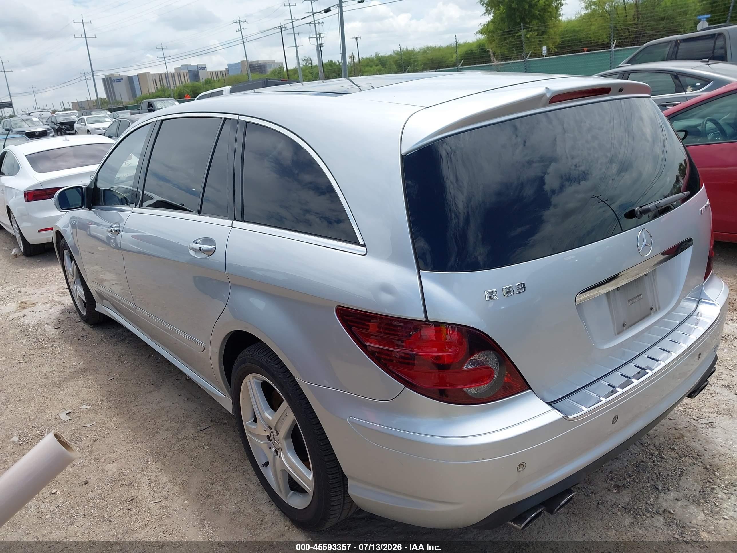 2007 Mercedes-benz R-class VIN 4JGCB77E37A041076 IAAI salvage auction — Water/Flood, Salvage (Texas), sold $13,200 on 2026-07-27 (photo 3)