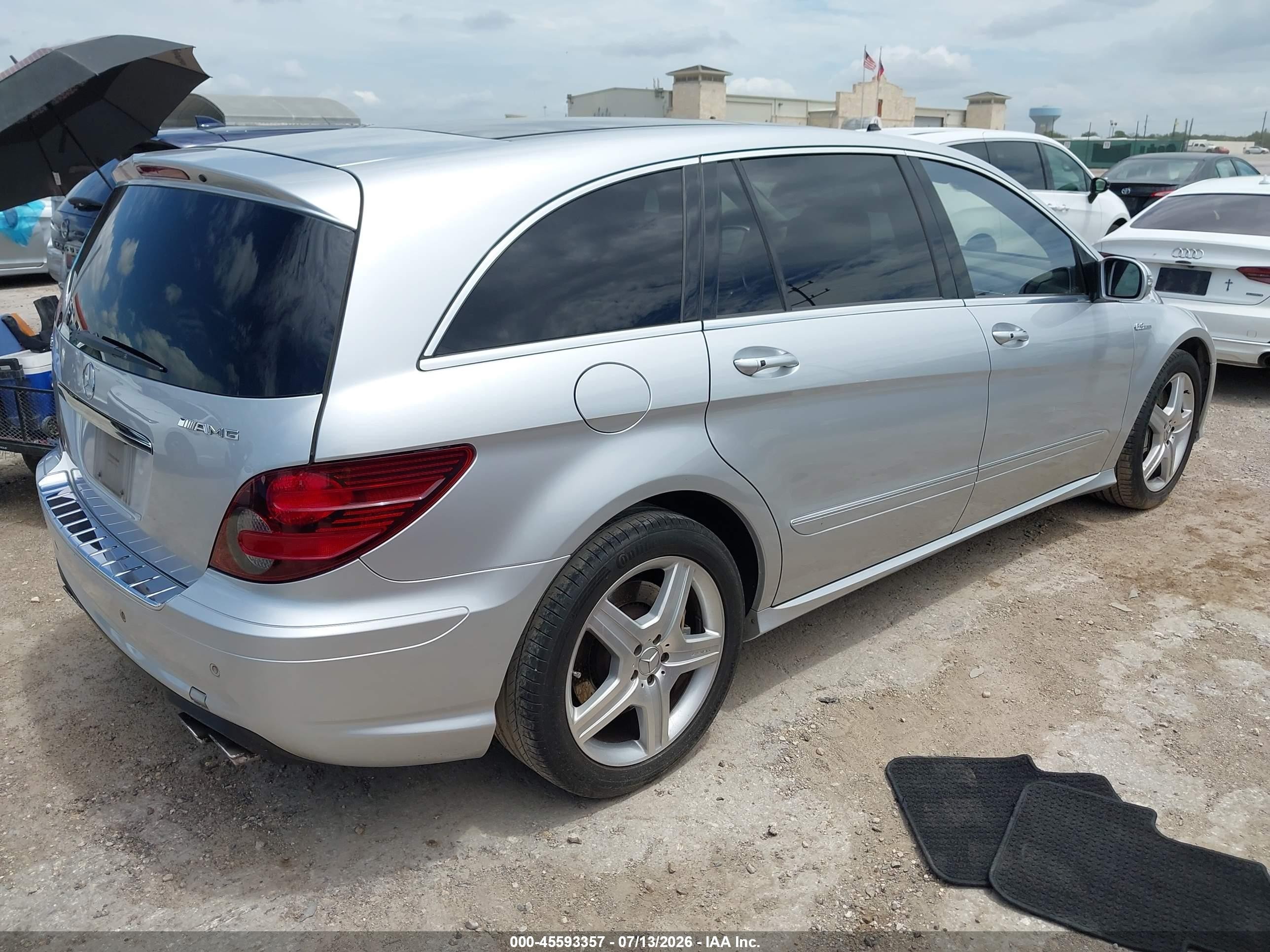 2007 Mercedes-benz R-class VIN 4JGCB77E37A041076 IAAI salvage auction — Water/Flood, Salvage (Texas), sold $13,200 on 2026-07-27 (photo 4)