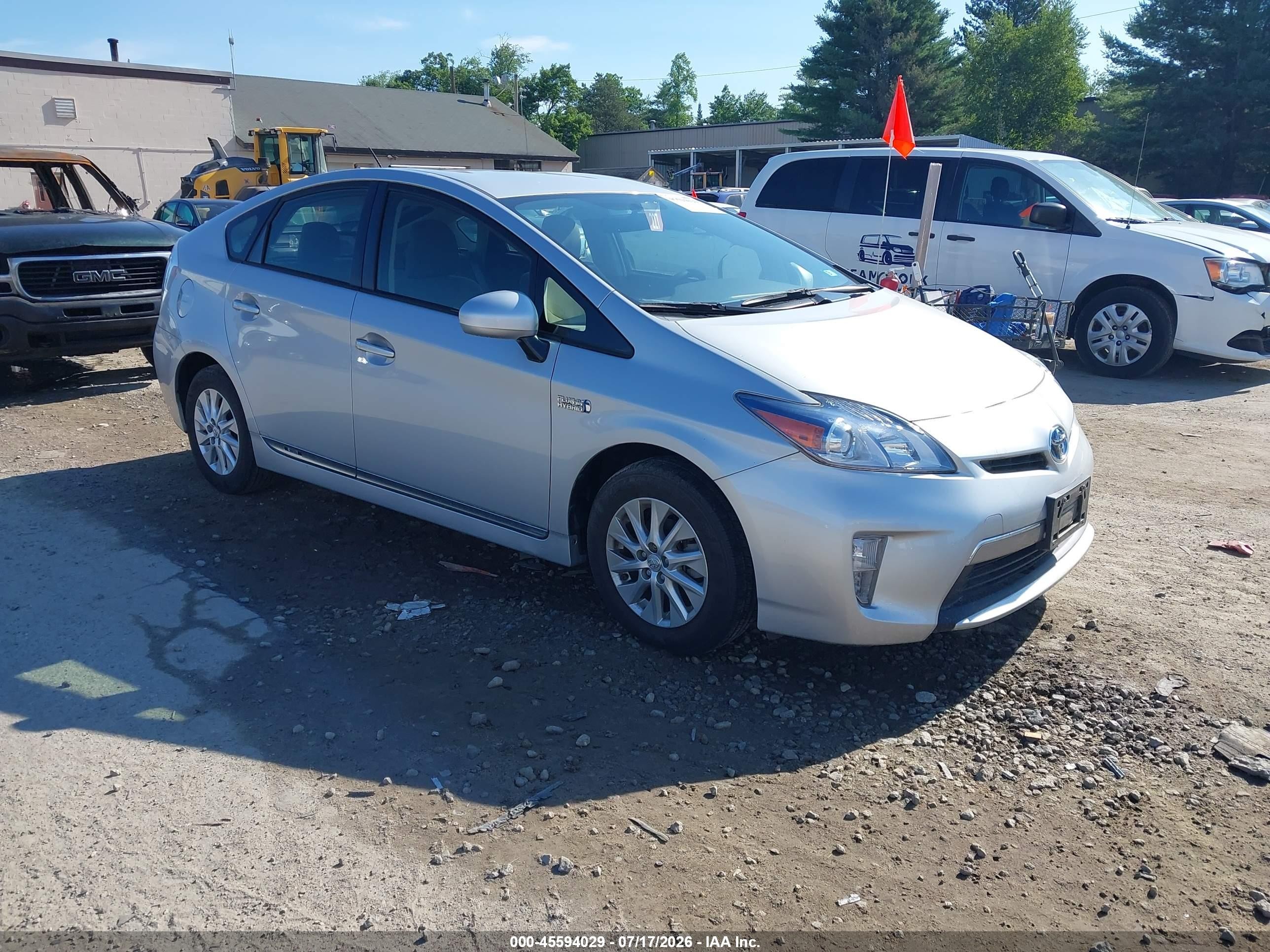 2015 Toyota Prius Plug-In VIN JTDKN3DPXF3072480 — IAAI salvage auction photo