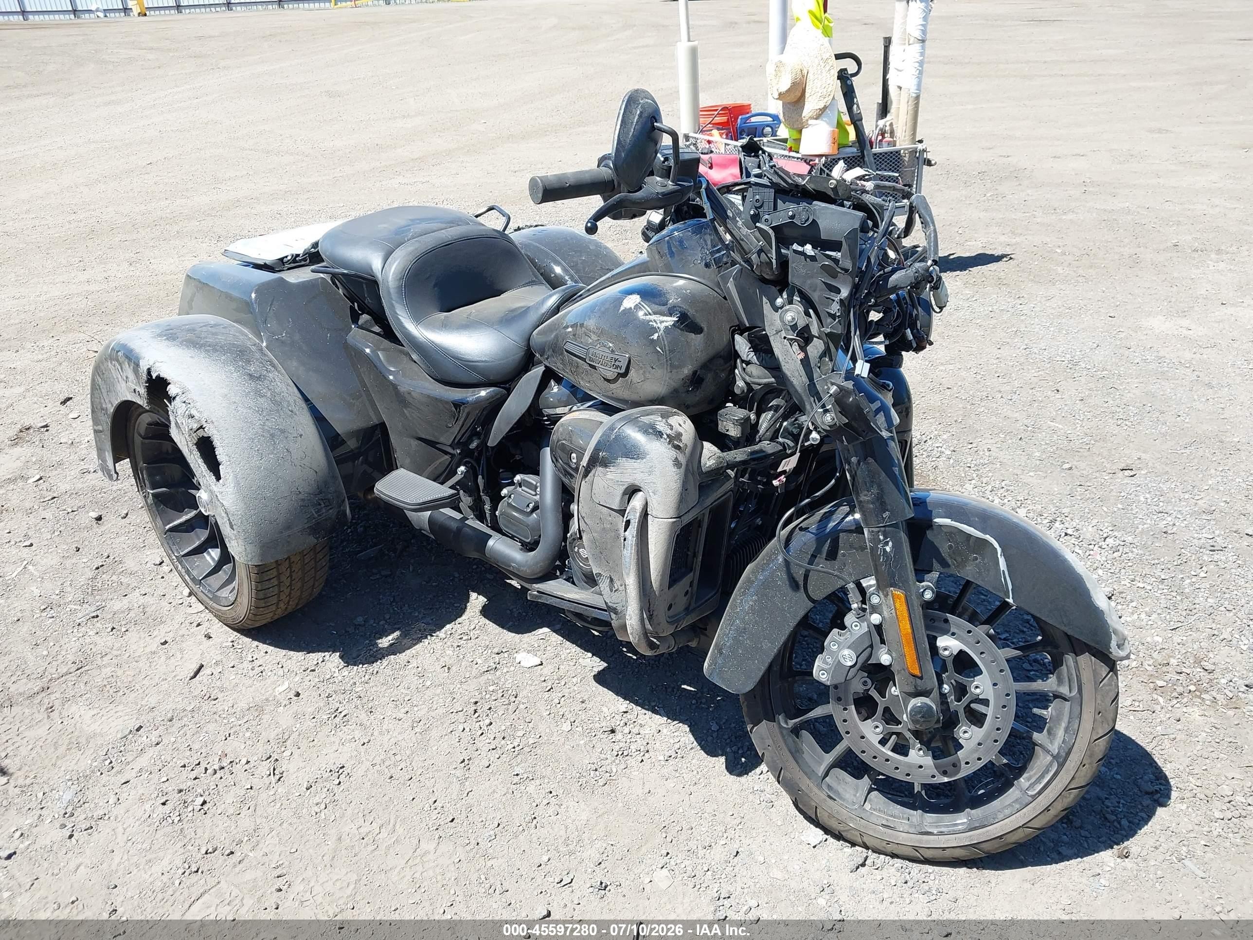 2025 Harley-davidson Tri glide ultra VIN 1HD1MAF17SB855248 IAAI salvage auction — Front & Rear, Bill Of Sale (Washington), sold $7,850 on 2026-09-02 (photo 1)