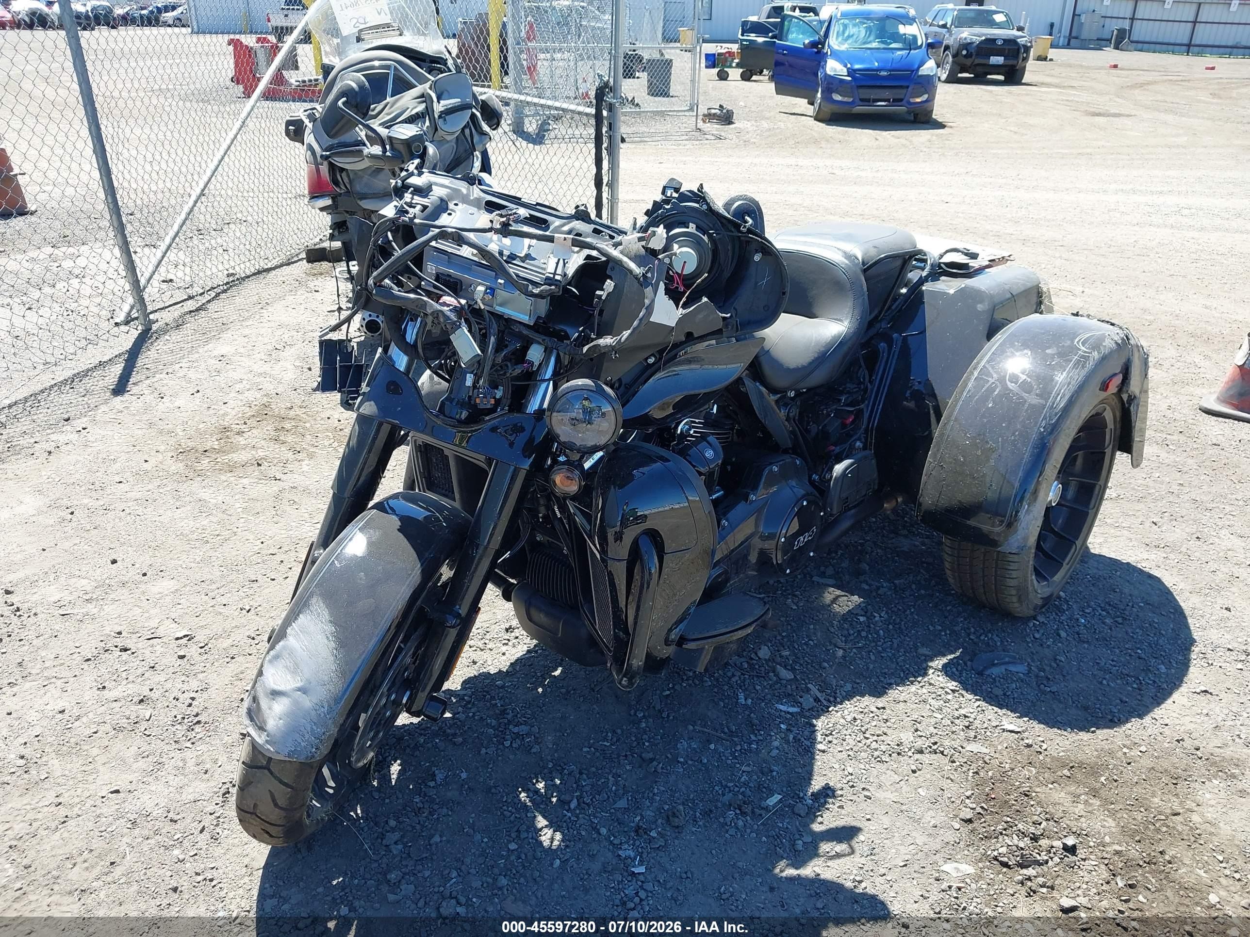 2025 Harley-davidson Tri glide ultra VIN 1HD1MAF17SB855248 IAAI salvage auction — Front & Rear, Bill Of Sale (Washington), sold $7,850 on 2026-09-02 (photo 2)