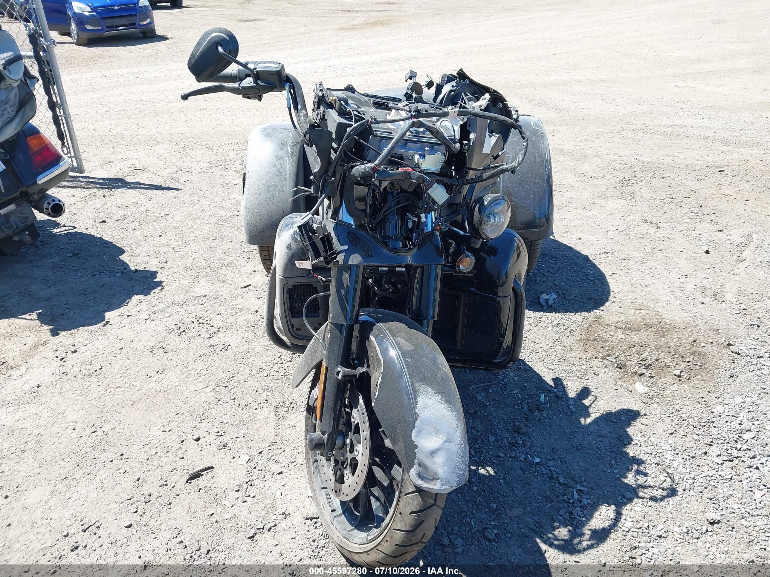 2025 Harley-davidson Tri glide ultra VIN 1HD1MAF17SB855248 IAAI salvage auction — Front & Rear, Bill Of Sale (Washington), sold $7,850 on 2026-09-02 (photo 5)
