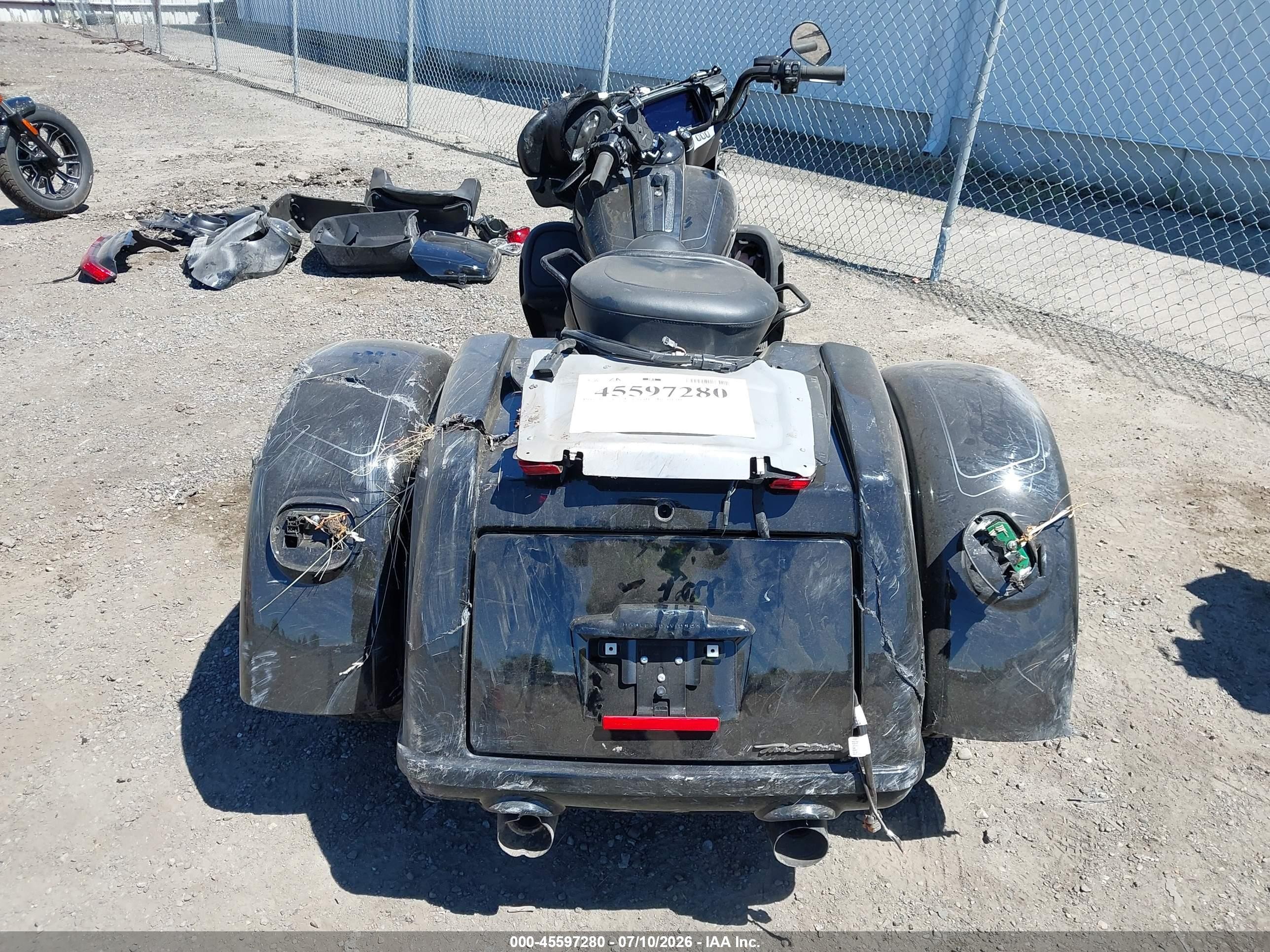 2025 Harley-davidson Tri glide ultra VIN 1HD1MAF17SB855248 IAAI salvage auction — Front & Rear, Bill Of Sale (Washington), sold $7,850 on 2026-09-02 (photo 6)