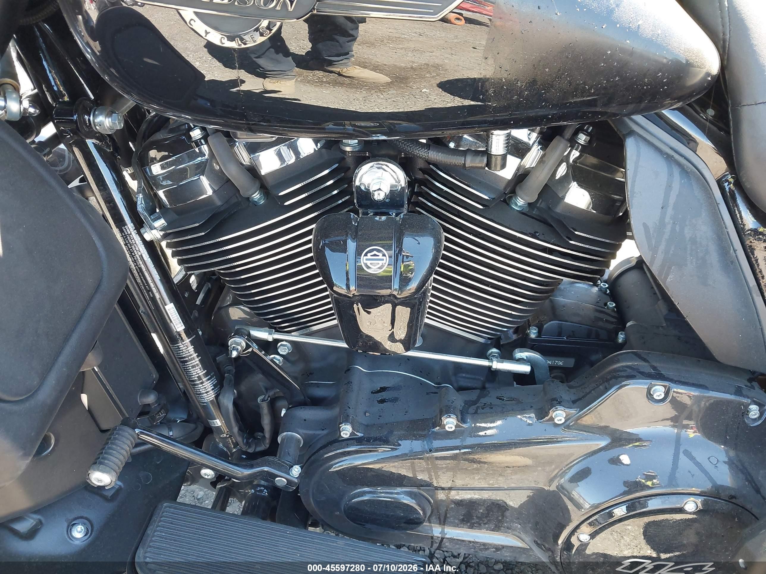 2025 Harley-davidson Tri glide ultra VIN 1HD1MAF17SB855248 IAAI salvage auction — Front & Rear, Bill Of Sale (Washington), sold $7,850 on 2026-09-02 (photo 9)