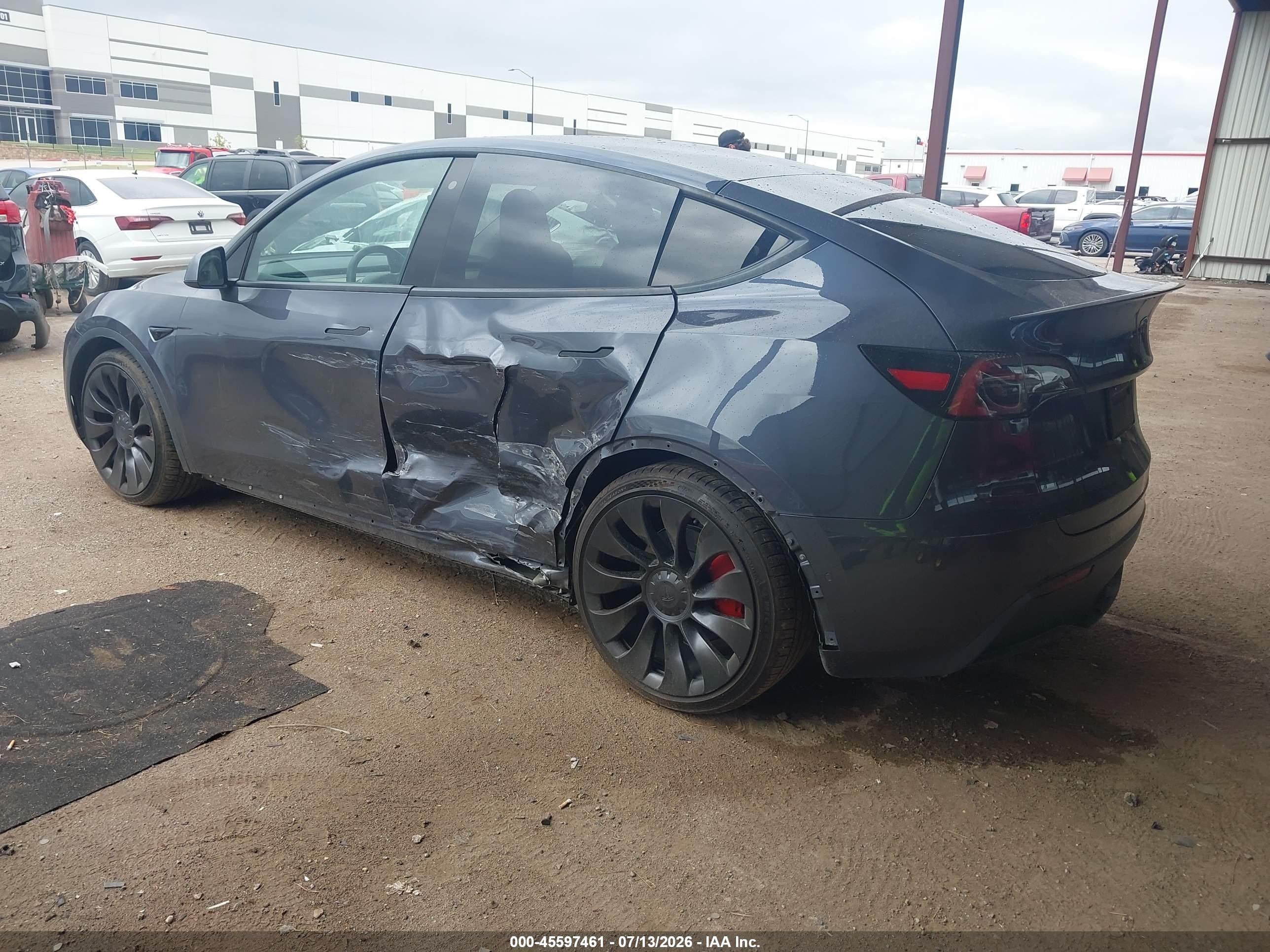 2020 Tesla Model y VIN 5YJYGDEF1LF025322 IAAI salvage auction — Side, Original (Texas), sold $9,600 on 2026-10-08 (photo 3)