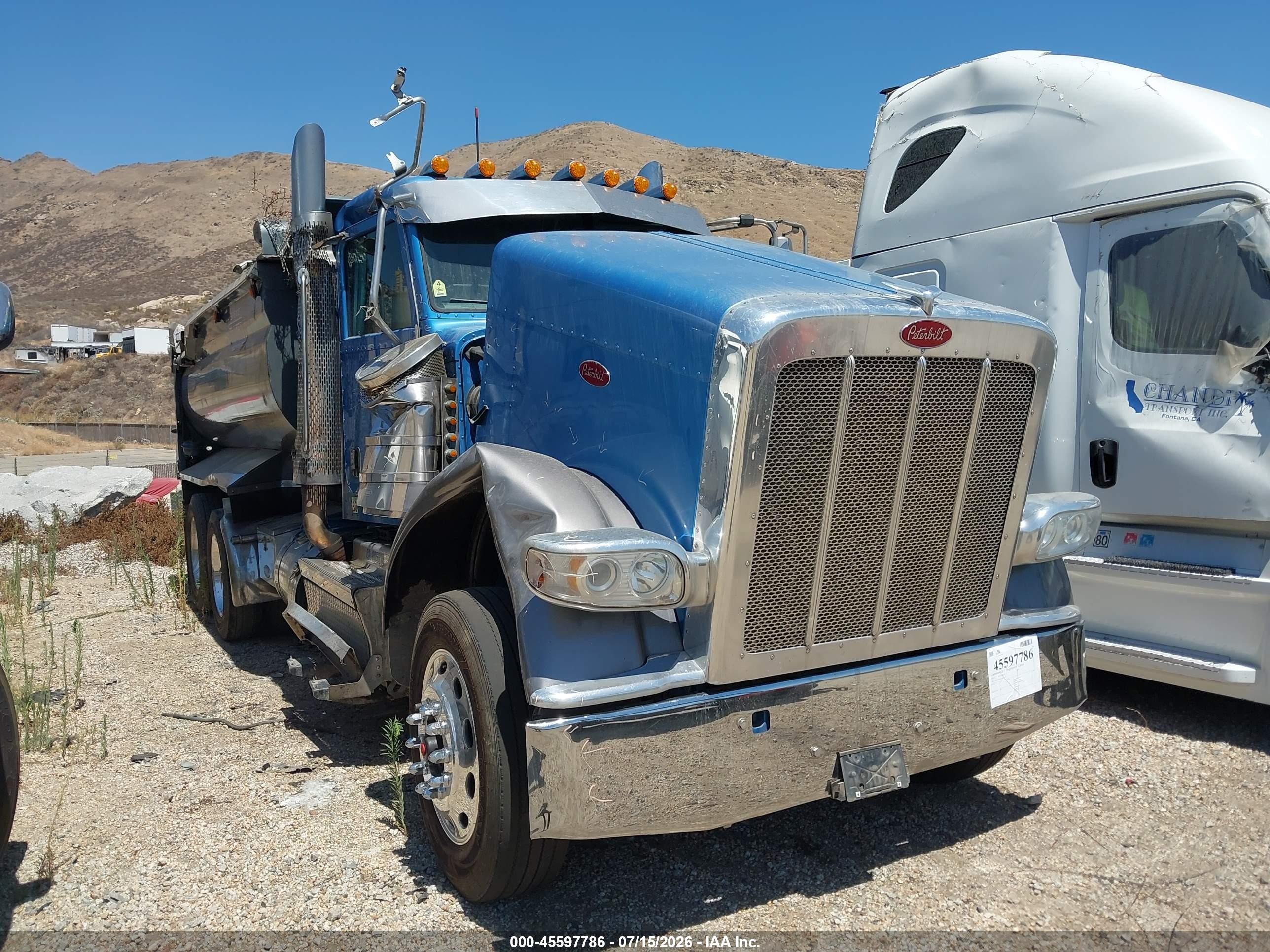 2019 Peterbilt 389 VIN 1NPXL49X5KD612695 IAAI salvage auction — Rollover, Salvage (California), sold $25,600 on 2026-08-12 (photo 1)