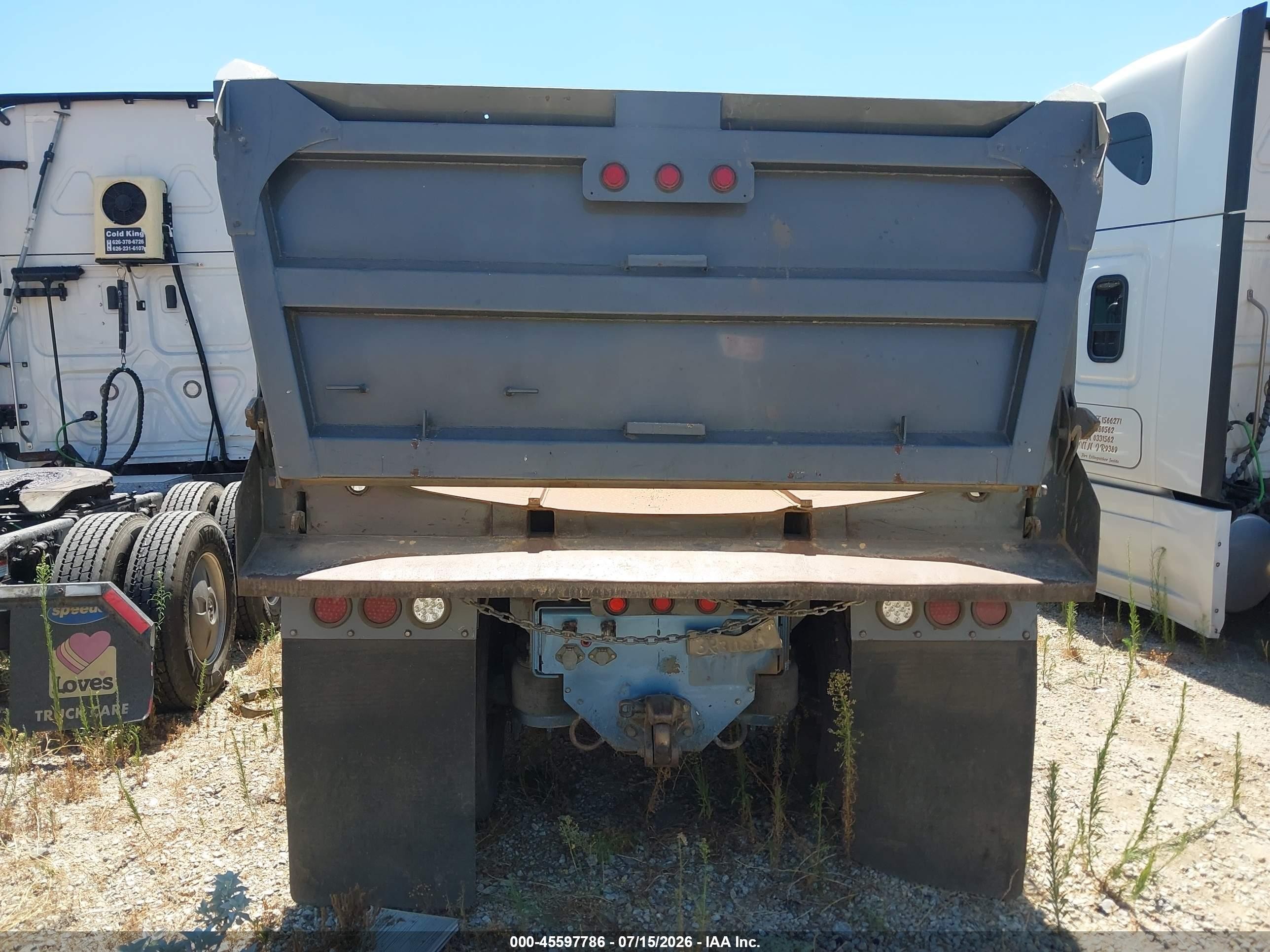 2019 Peterbilt 389 VIN 1NPXL49X5KD612695 IAAI salvage auction — Rollover, Salvage (California), sold $25,600 on 2026-08-12 (photo 8)
