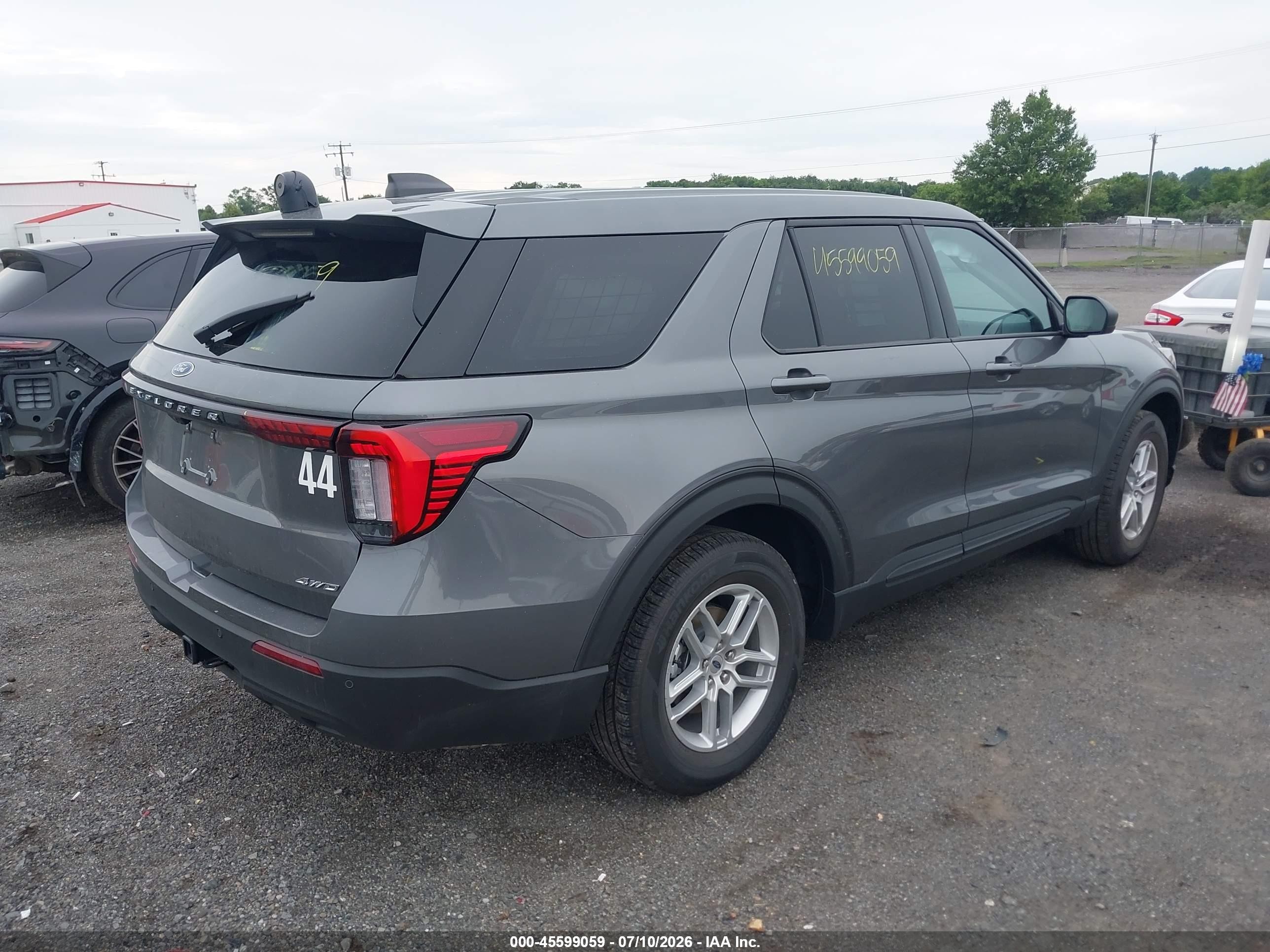 2026 Ford Explorer VIN 1FMUK8DH7TGB65612 IAAI salvage auction — Side, Salvage (Virginia), sold $11,600 on 2026-10-08 (photo 4)