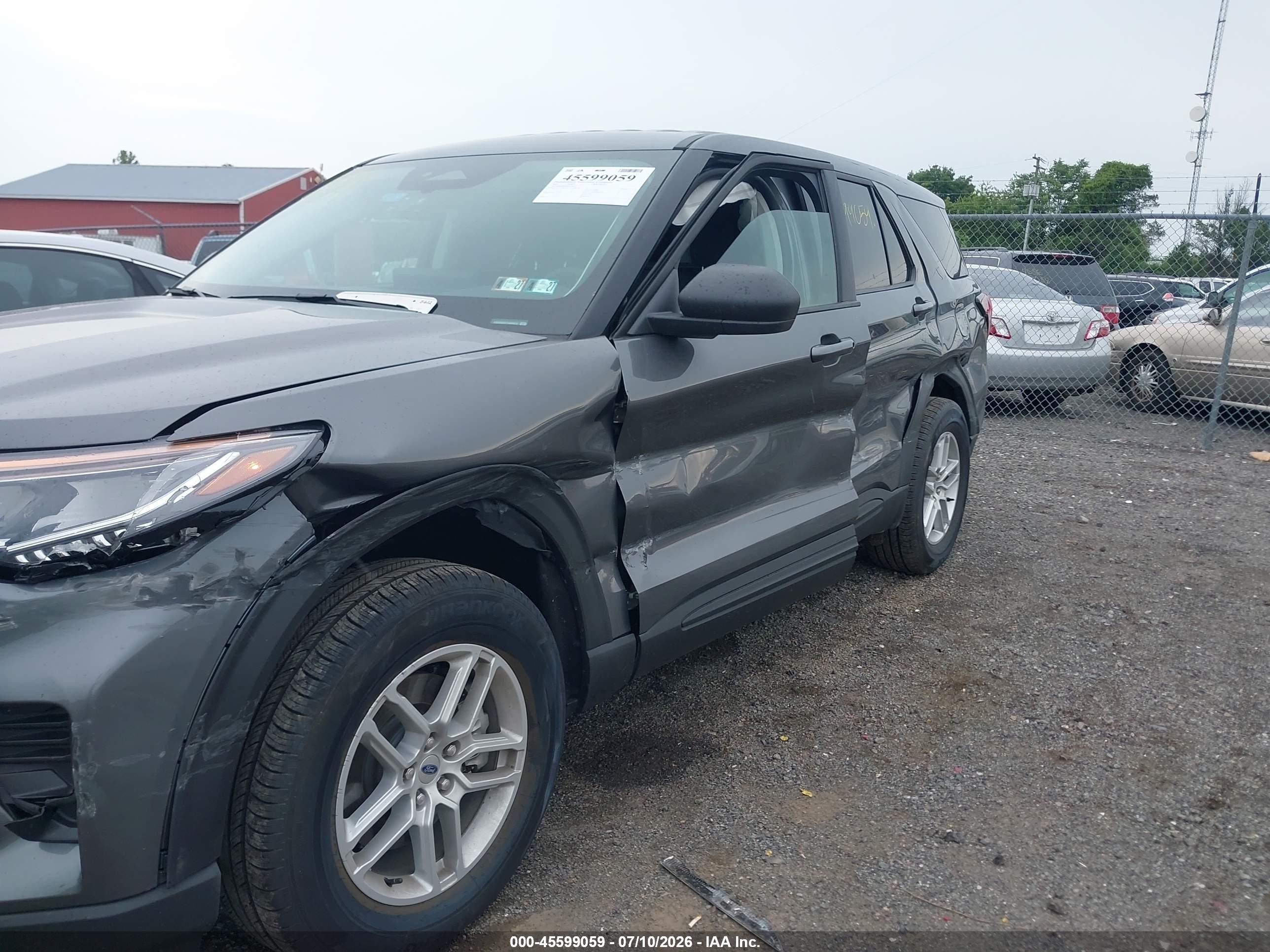 2026 Ford Explorer VIN 1FMUK8DH7TGB65612 IAAI salvage auction — Side, Salvage (Virginia), sold $11,600 on 2026-10-08 (photo 6)