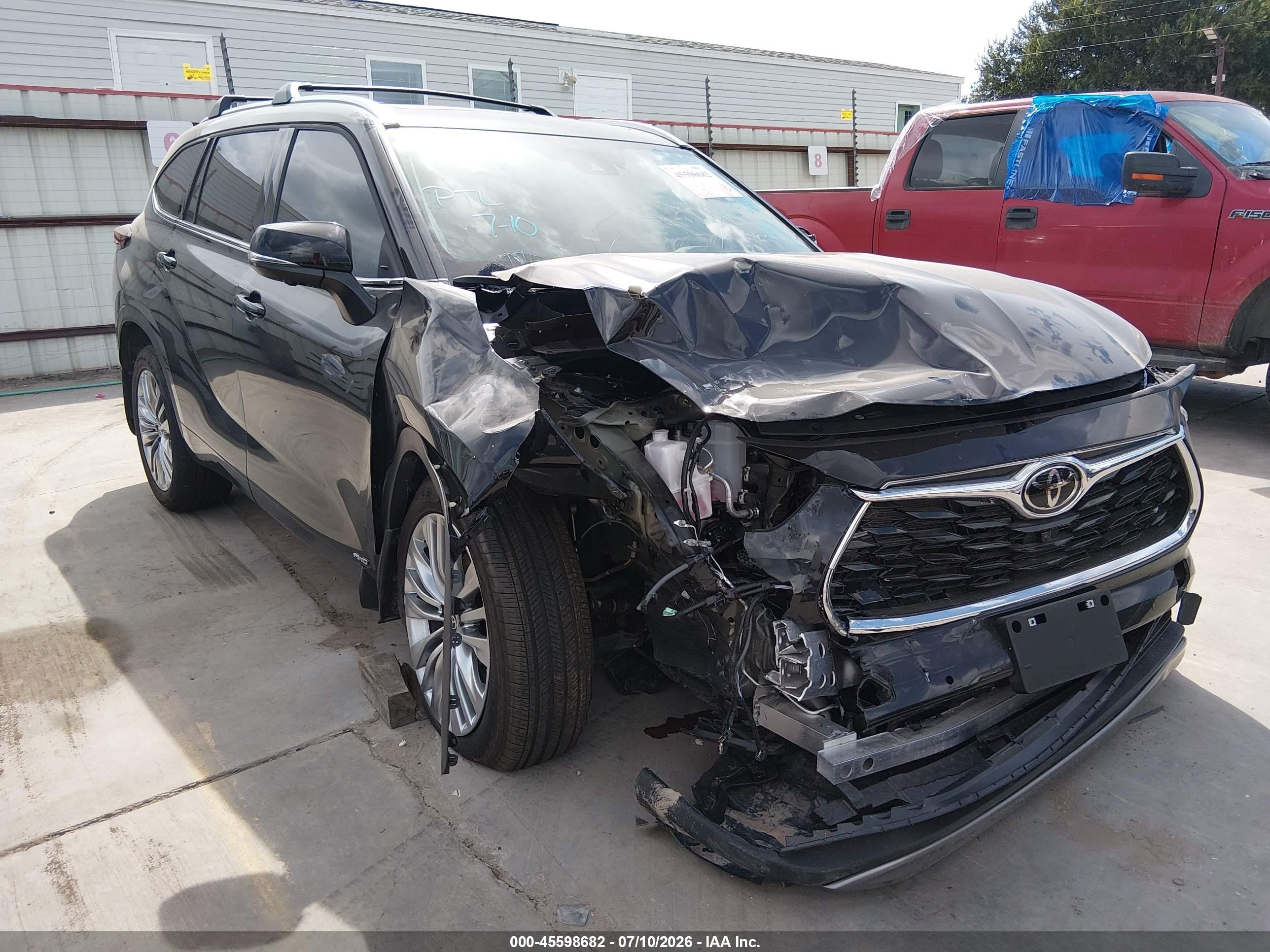 2026 Toyota Highlander Hybrid VIN 5TDEBRCH9TS721232 — IAAI salvage auction photo