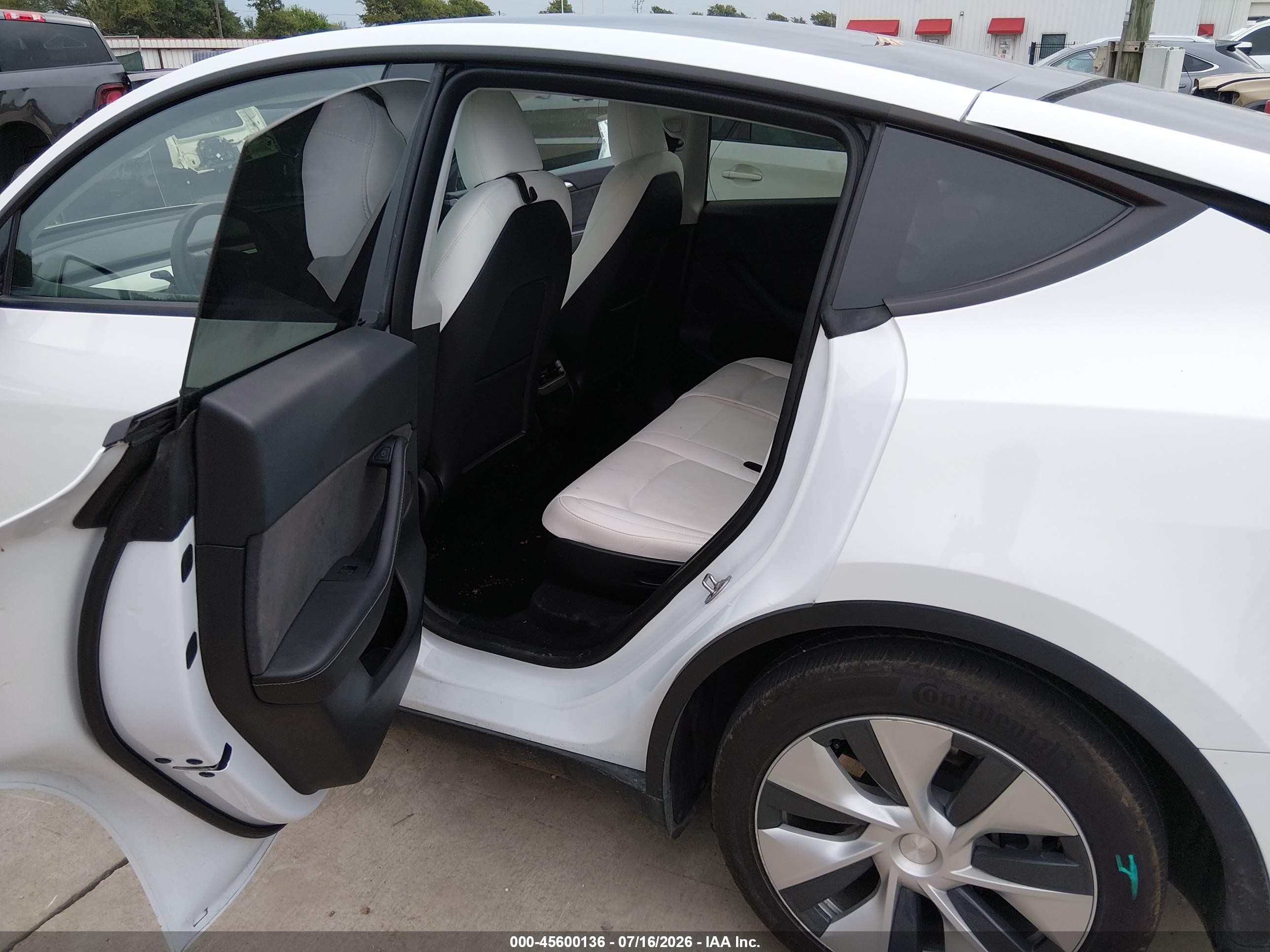2023 Tesla Model y VIN 7SAYGAEE7PF682561 IAAI salvage auction — Rear End, Salvage (Texas), sold $13,100 on 2026-09-29 (photo 8)