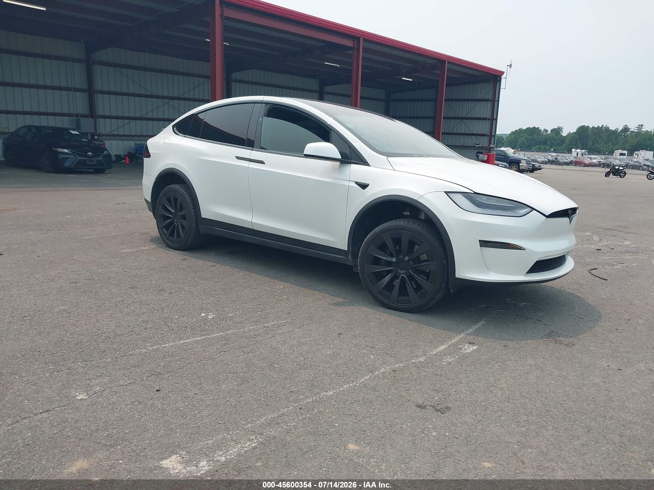 2022 Tesla Model X VIN 7SAXCBE67NF341258 — IAAI salvage auction photo