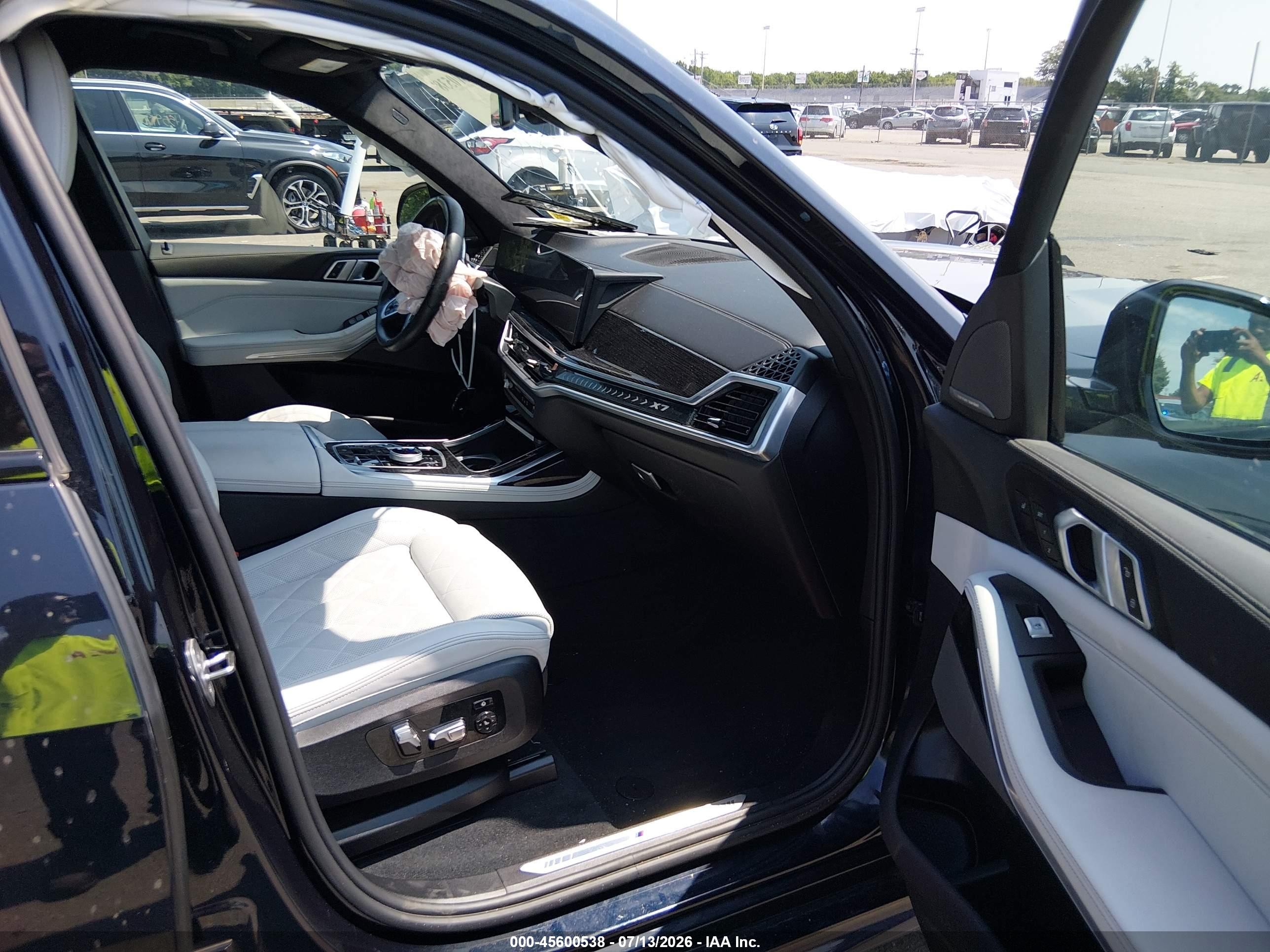 2023 BMW X7 VIN 5UX23EM09P9S07126 IAAI salvage auction — Front & Rear, Mv-907A (New York), sold $31,250 on 2026-08-21 (photo 5)