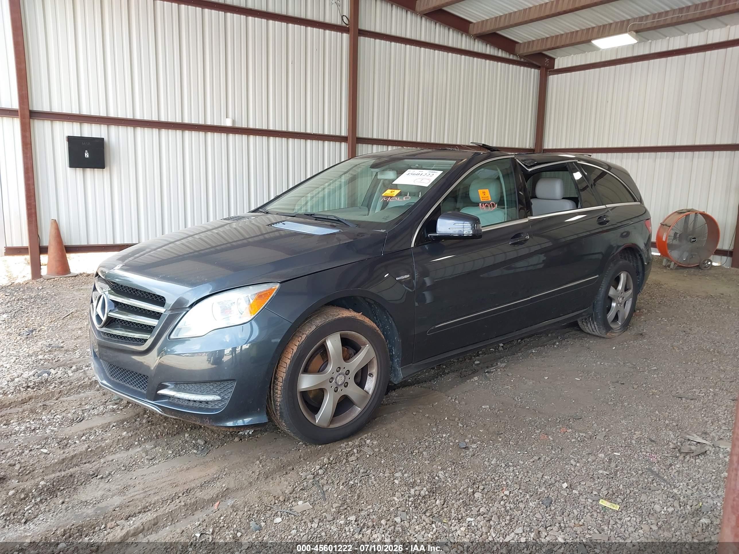 2012 Mercedes-Benz R-Class VIN 4JGCB5HE6CA152203 IAAI salvage auction — Biohazard/Chemical, Salvage (Georgia), sold $1,650 on 2026-10-11 (photo 2)