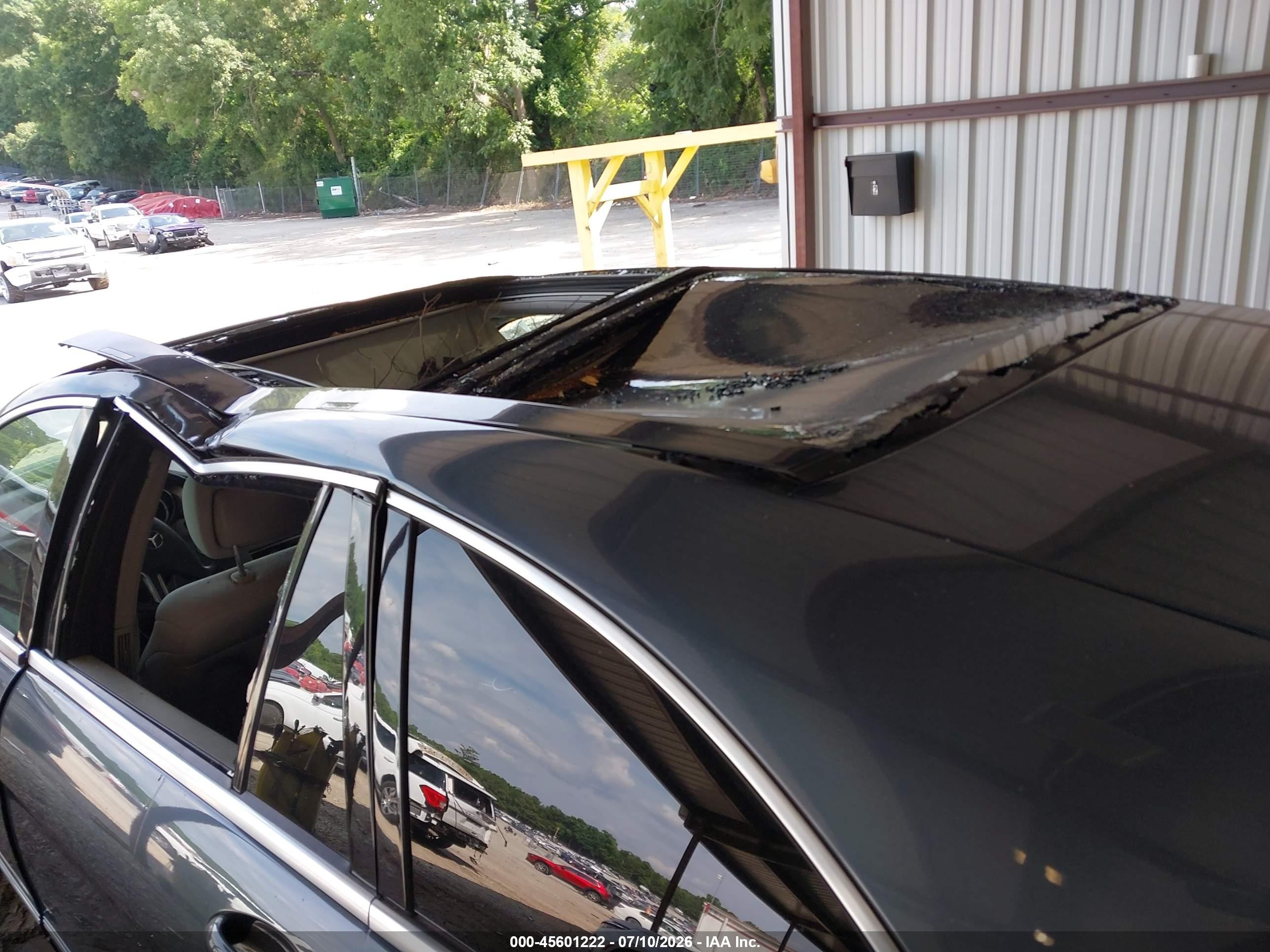 2012 Mercedes-Benz R-Class VIN 4JGCB5HE6CA152203 IAAI salvage auction — Biohazard/Chemical, Salvage (Georgia), sold $1,650 on 2026-10-11 (photo 6)
