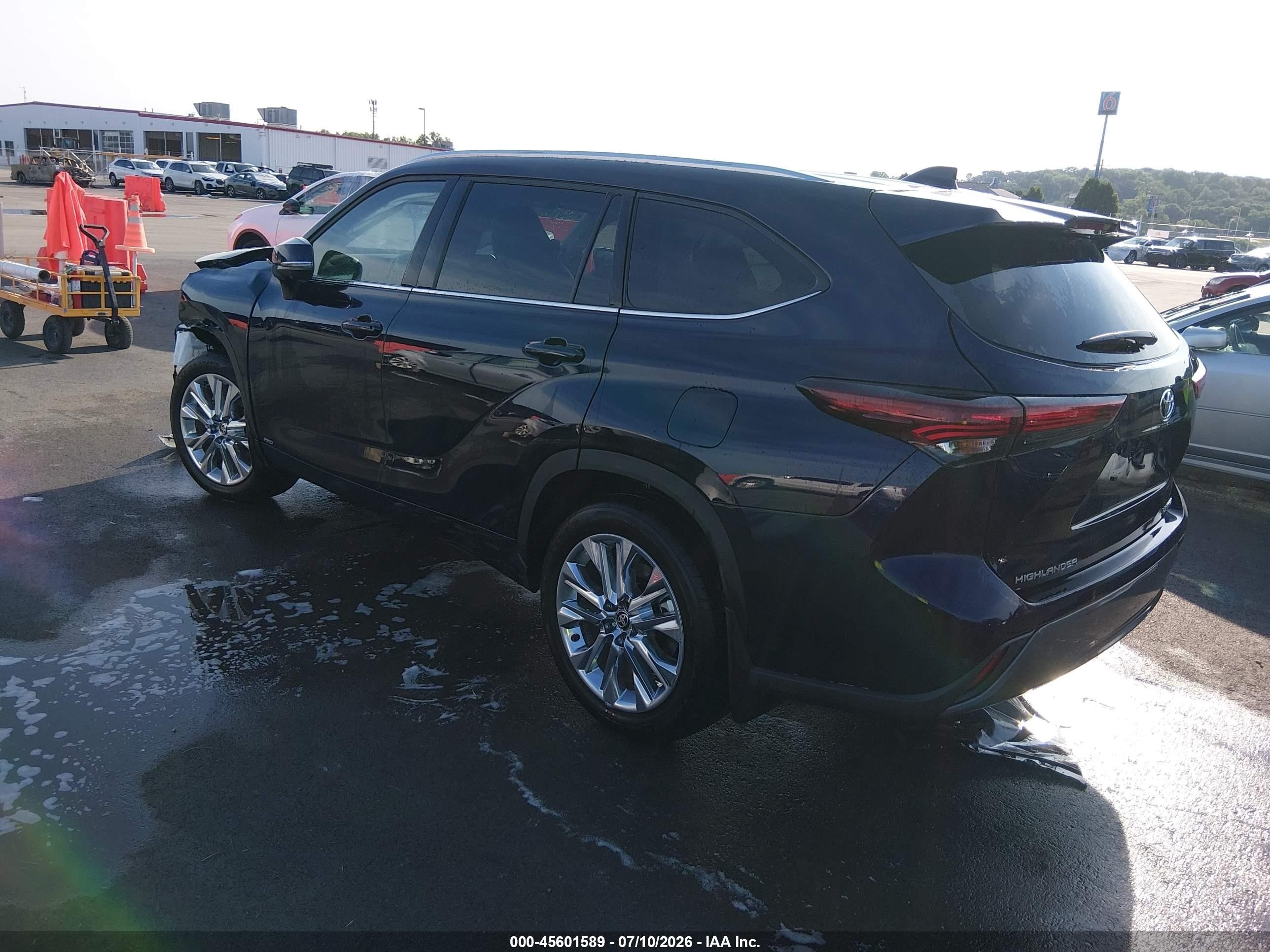 2026 Toyota Highlander VIN 5TDXBRCH4TS706520 IAAI salvage auction — Unknown, Salvage (Missouri), sold $15,150 on 2026-08-11 (photo 3)