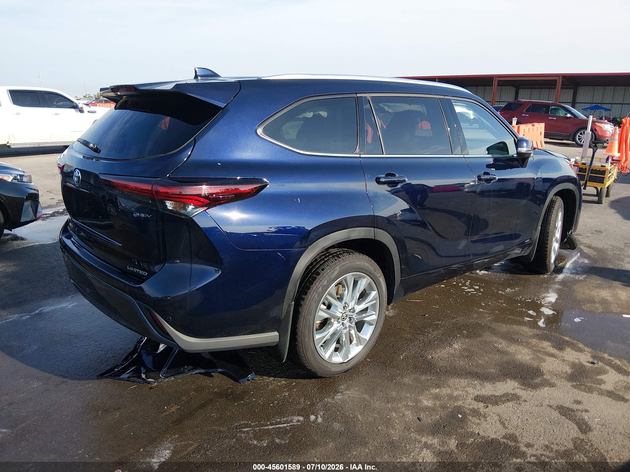 2026 Toyota Highlander VIN 5TDXBRCH4TS706520 IAAI salvage auction — Unknown, Salvage (Missouri), sold $15,150 on 2026-08-11 (photo 4)