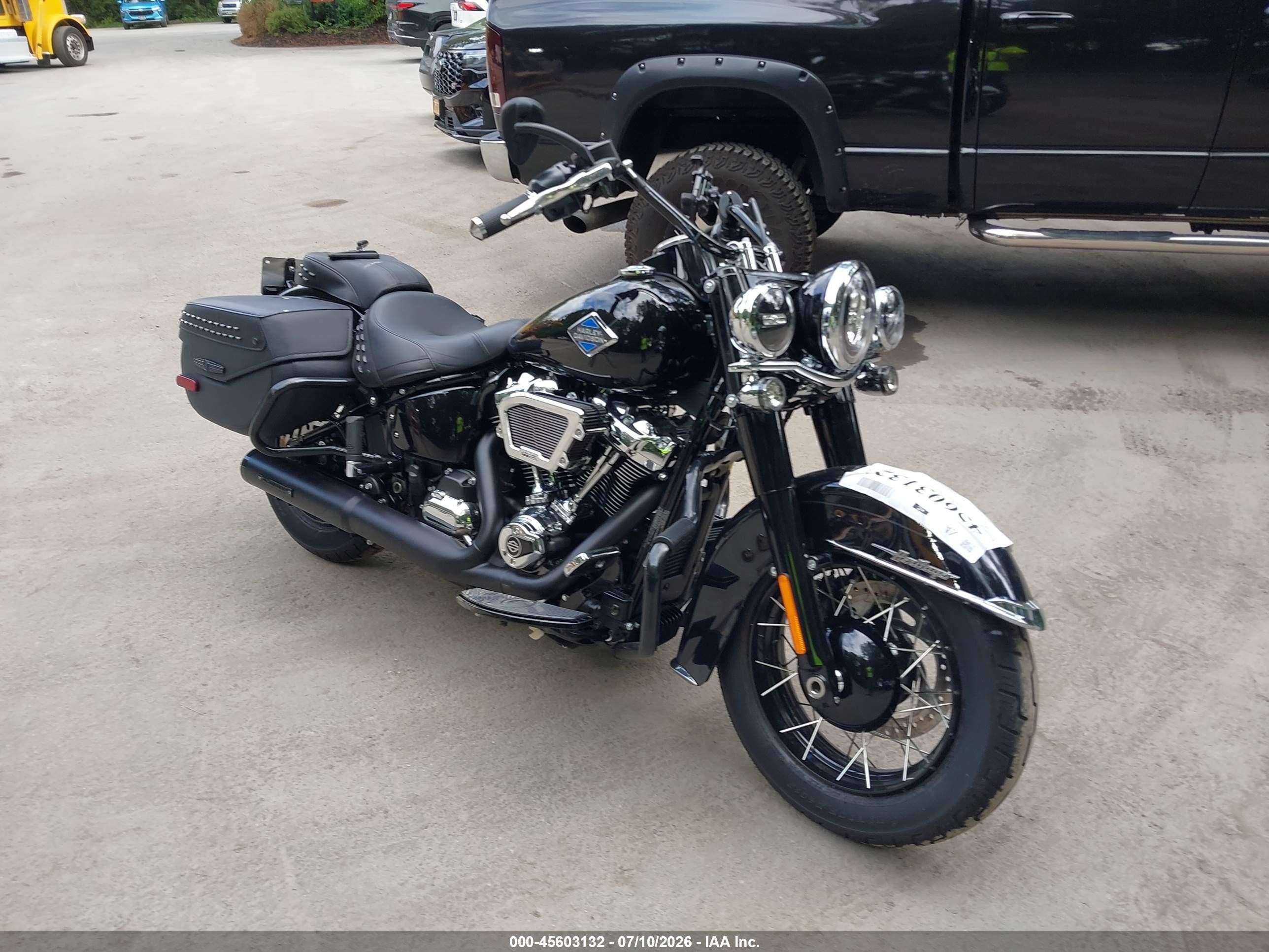 2025 Harley-Davidson FLHC VIN 1HD1YA918SB041366 — IAAI salvage auction photo
