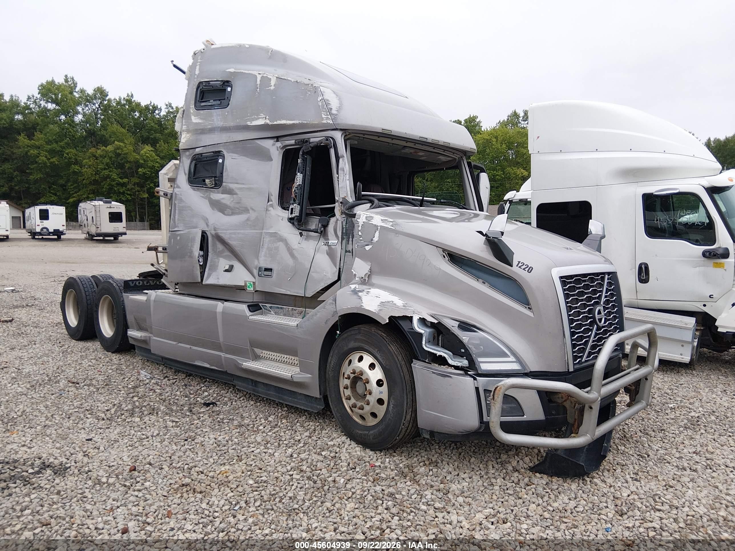 2020 Volvo VNL VIN 4V4NC9EH1LN235650 — IAAI salvage auction photo