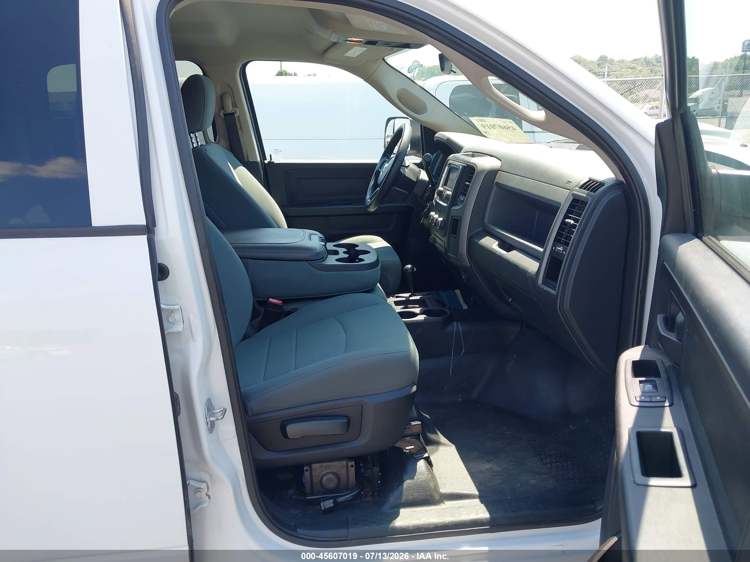 2017 Ram 3500 VIN 3C63R3GL2HG762328 IAAI salvage auction — Normal Wear, SF97 (Illinois), sold $32,750 on 2026-09-03 (photo 5)