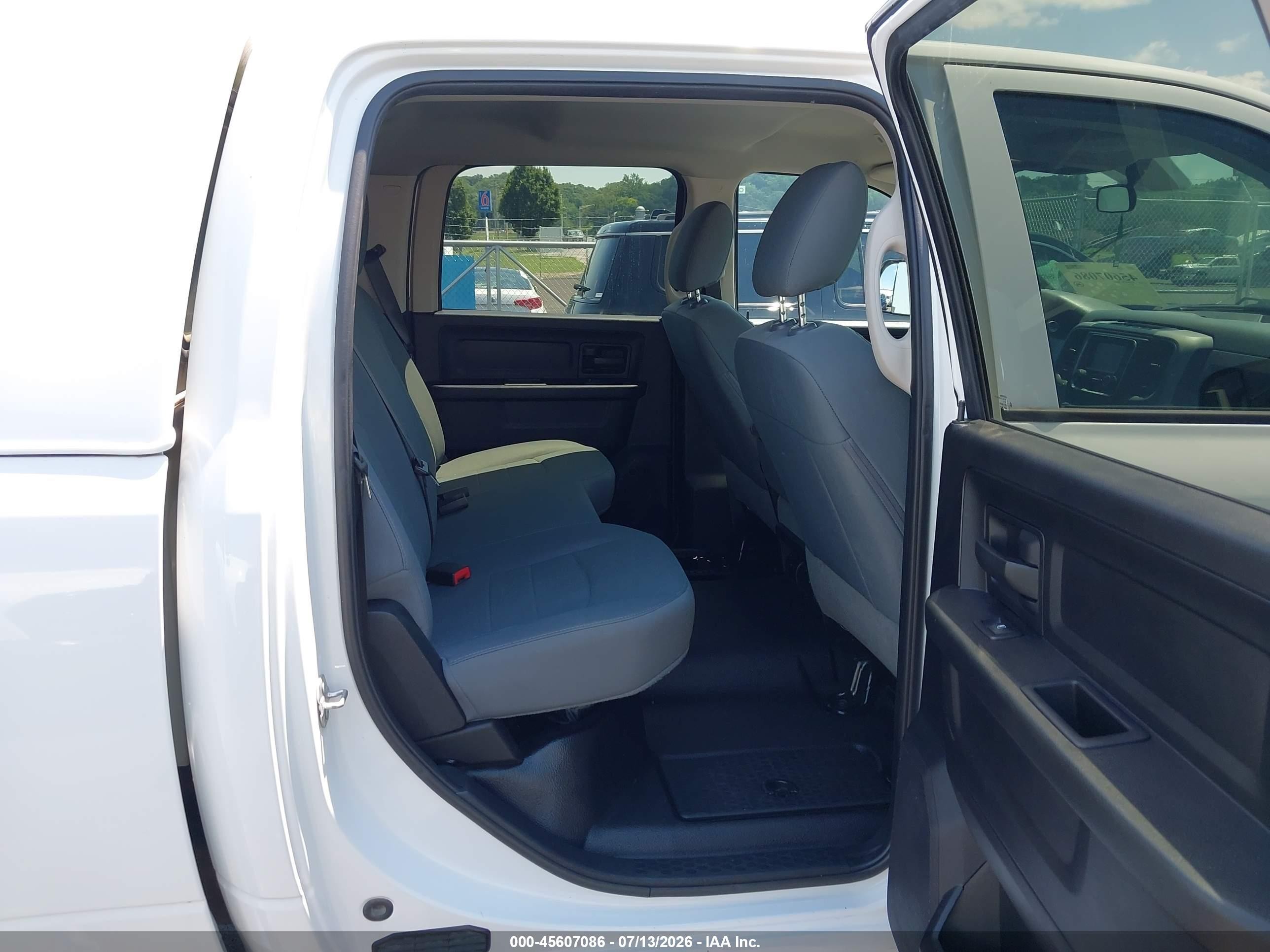 2017 Ram 3500 VIN 3C63R3GL4HG762329 IAAI salvage auction — Normal Wear, SF97 (Illinois), sold $32,750 on 2026-09-03 (photo 8)
