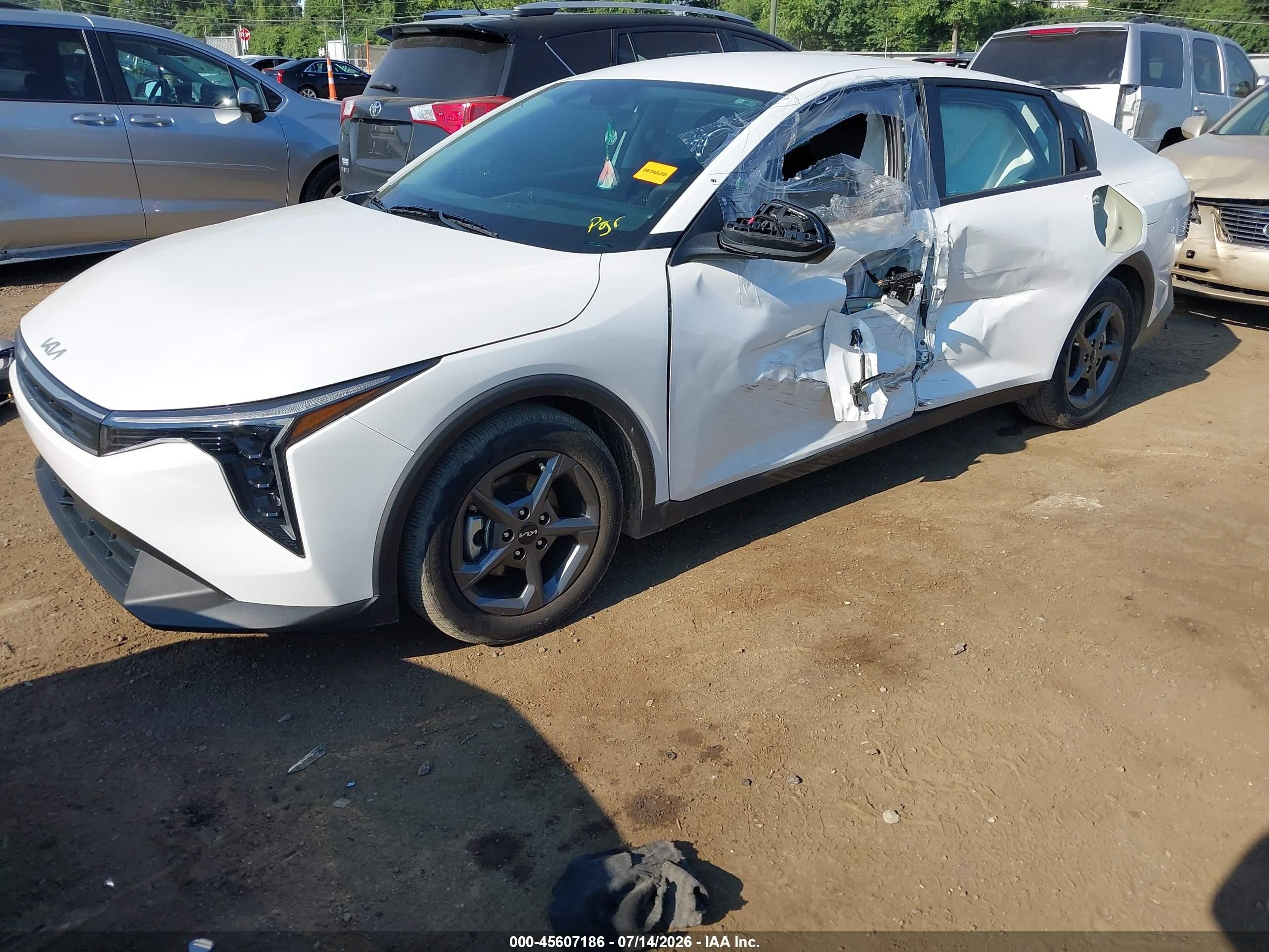 2025 Kia K4 VIN 3KPFT4DE3SE030604 IAAI salvage auction — Side, Salvage (Ohio), sold $5,800 on 2026-09-18 (photo 2)